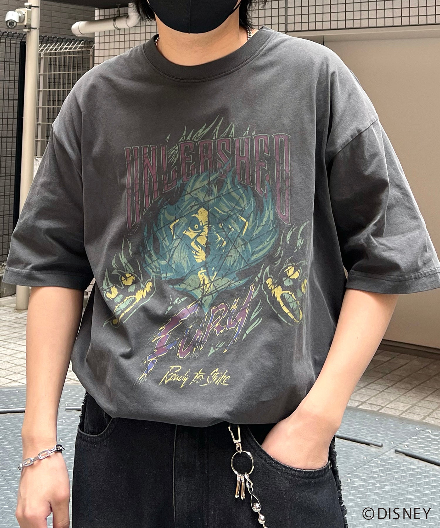 【Disney Villains / ディズニーヴィランズ】SCAR / スカ― ヴィンテージライク ピグメント加工 ビッグシルエット 半袖プリントTシャツ