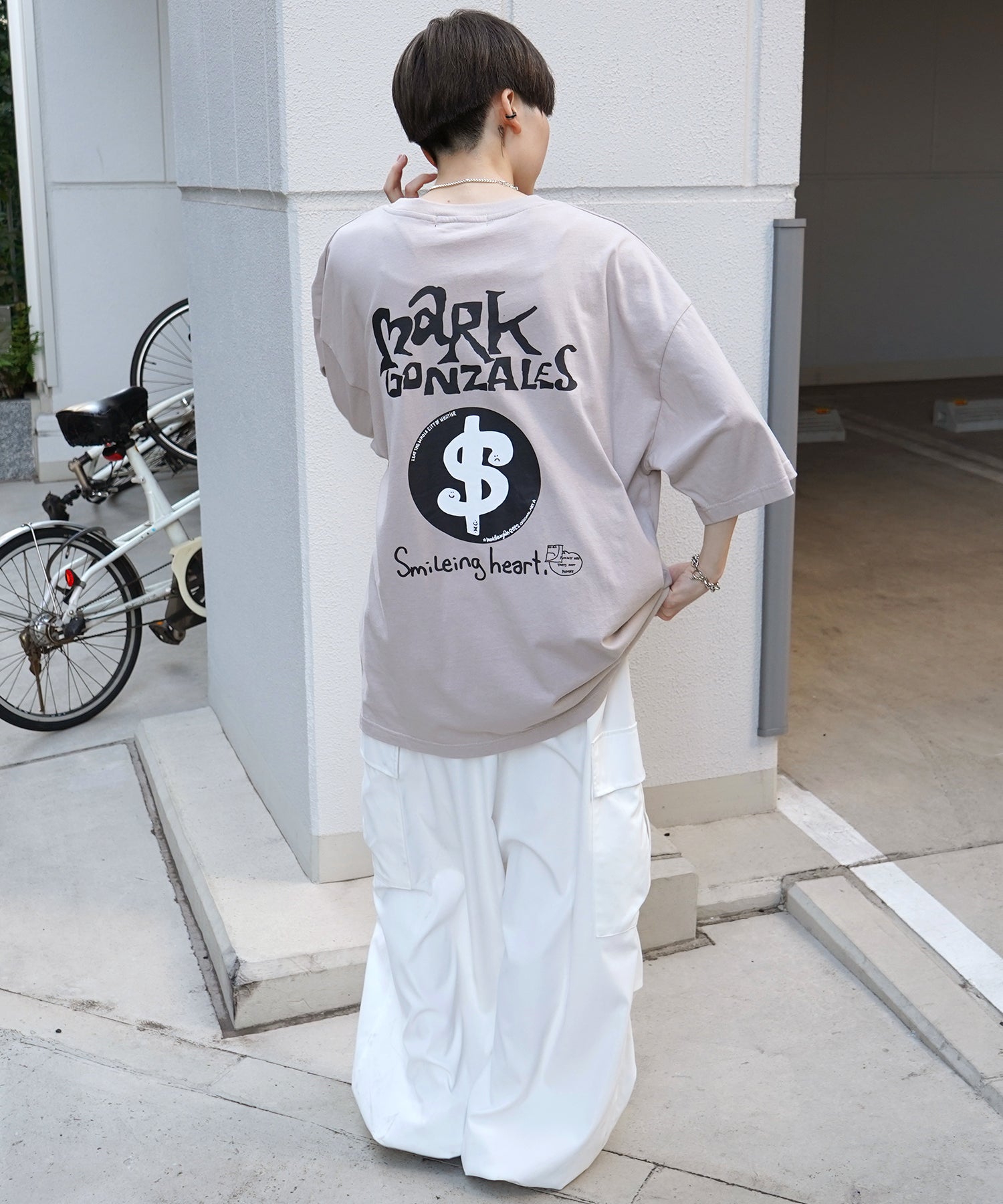 【MARK GONZALES ARTWORK COLLECTION / マーク ゴンザレス】フロント / バックプリント ワンポイント刺繍 モチーフ ビッグシルエットTシャツ