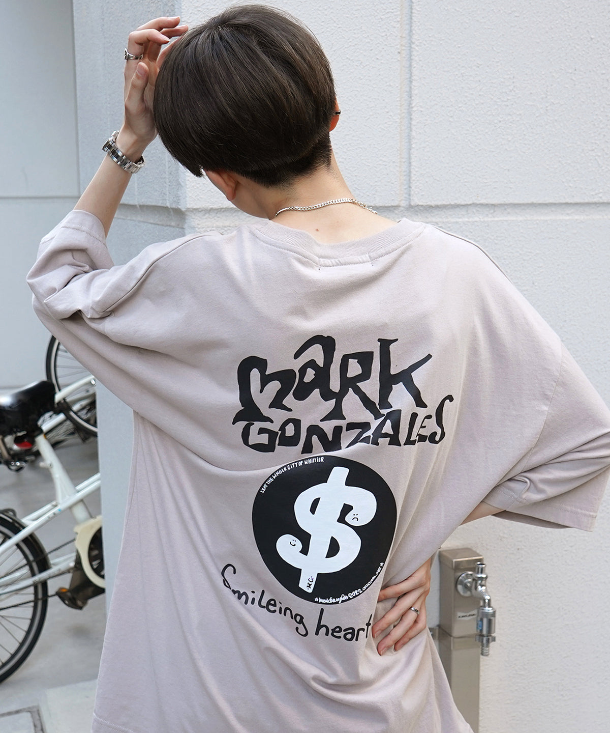 【MARK GONZALES ARTWORK COLLECTION / マーク ゴンザレス】フロント / バックプリント ワンポイント刺繍 モチーフ ビッグシルエットTシャツ