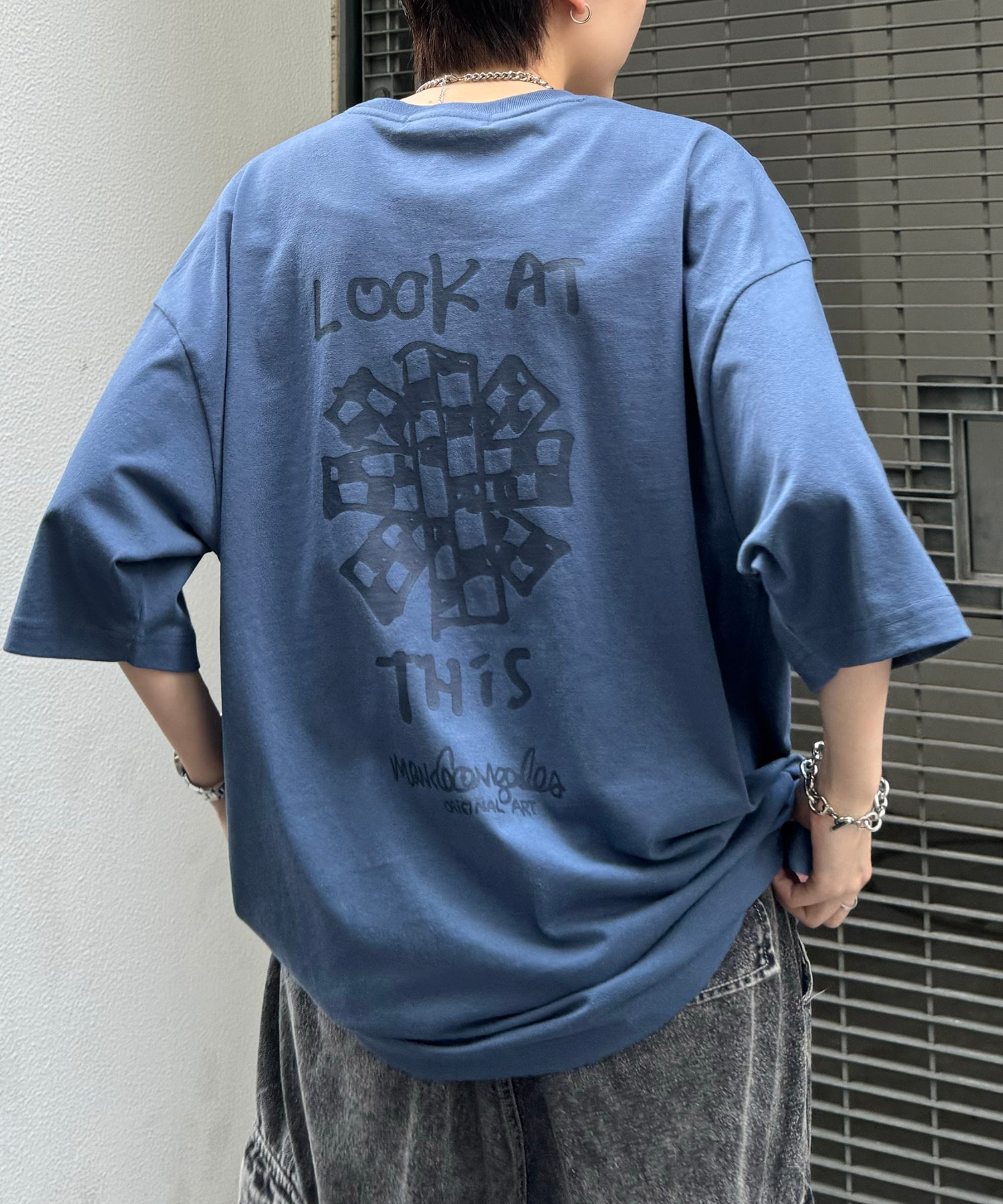 【MARK GONZALES ARTWORK COLLECTION / マーク ゴンザレス】フロント / バックプリント ワンポイント刺繍 モチーフ ビッグシルエットTシャツ