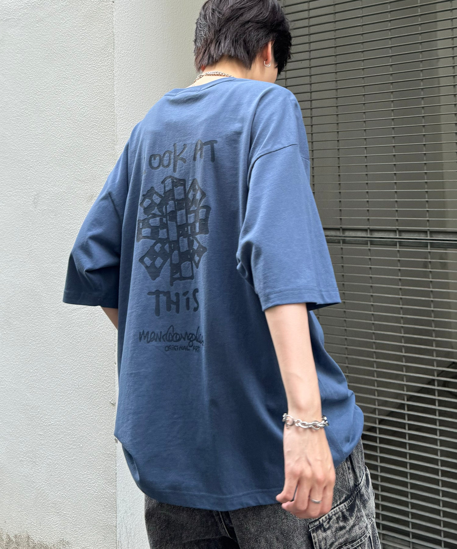 【MARK GONZALES ARTWORK COLLECTION / マーク ゴンザレス】フロント / バックプリント ワンポイント刺繍 モチーフ ビッグシルエットTシャツ