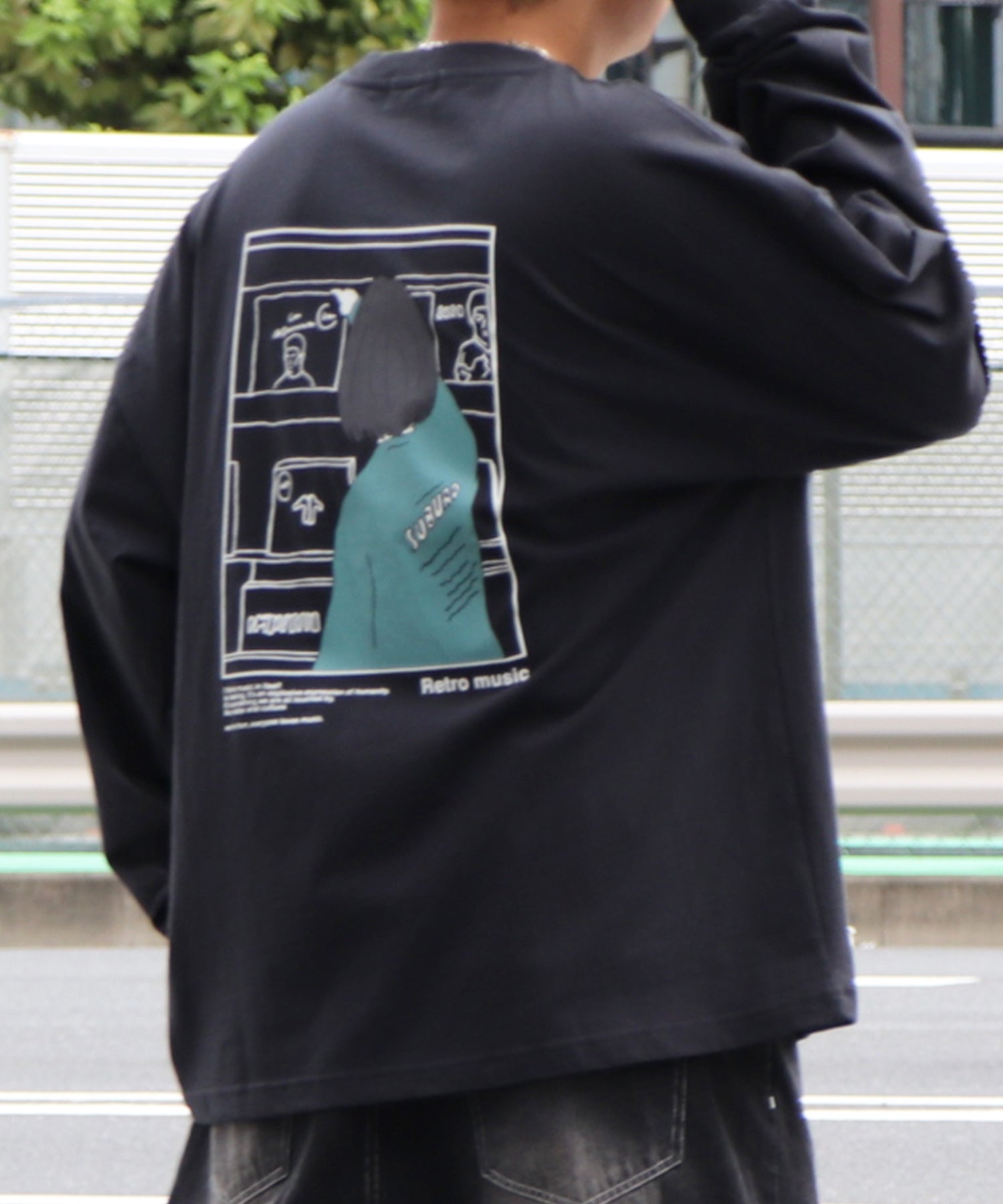 テレフォンガールイラストバックプリント / ワンポイント刺繍 ビッグシルエットロンT カットソー