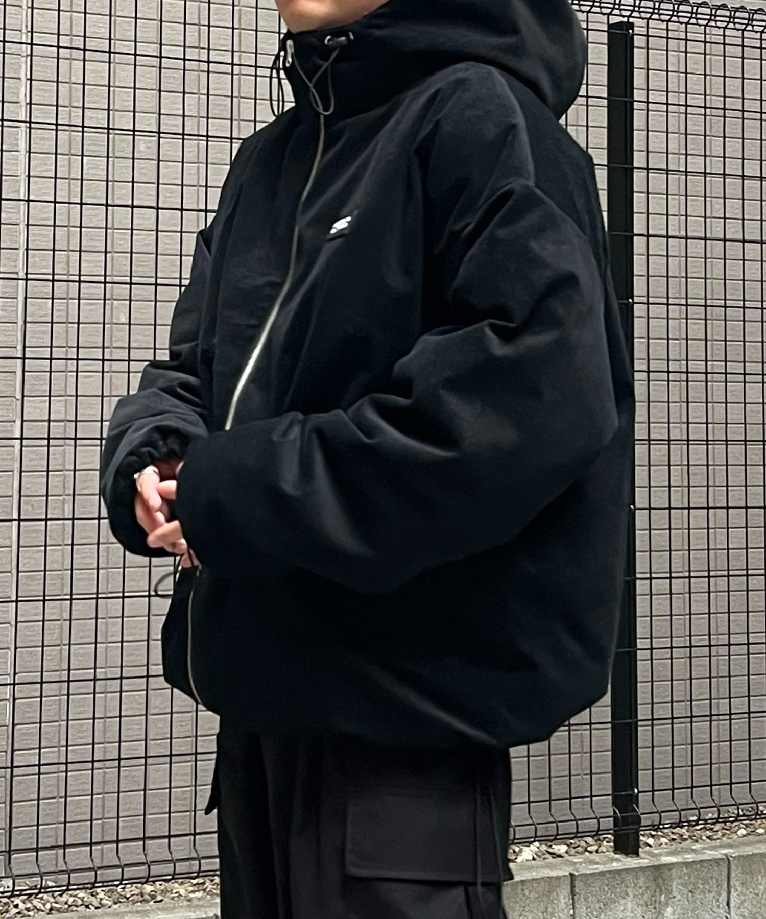 ビッグシルエット ラバーワンポイントロゴ コーデュロイ エコダウンジャケットフーディー