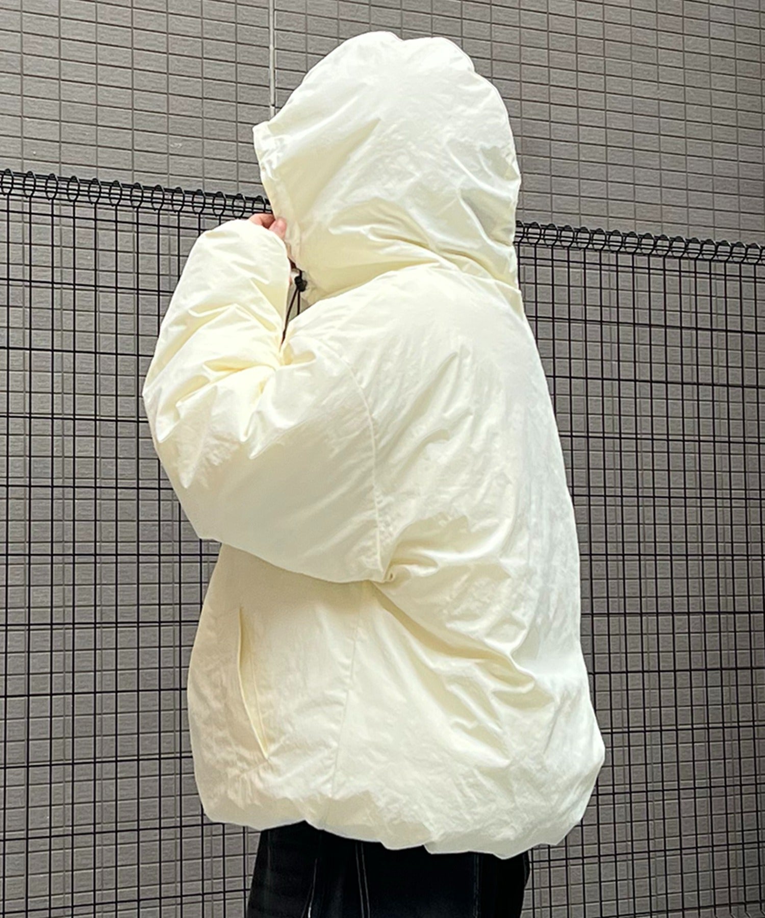 ビッグシルエット ラバーワンポイントロゴ ナイロン エコダウンジャケットフーディー