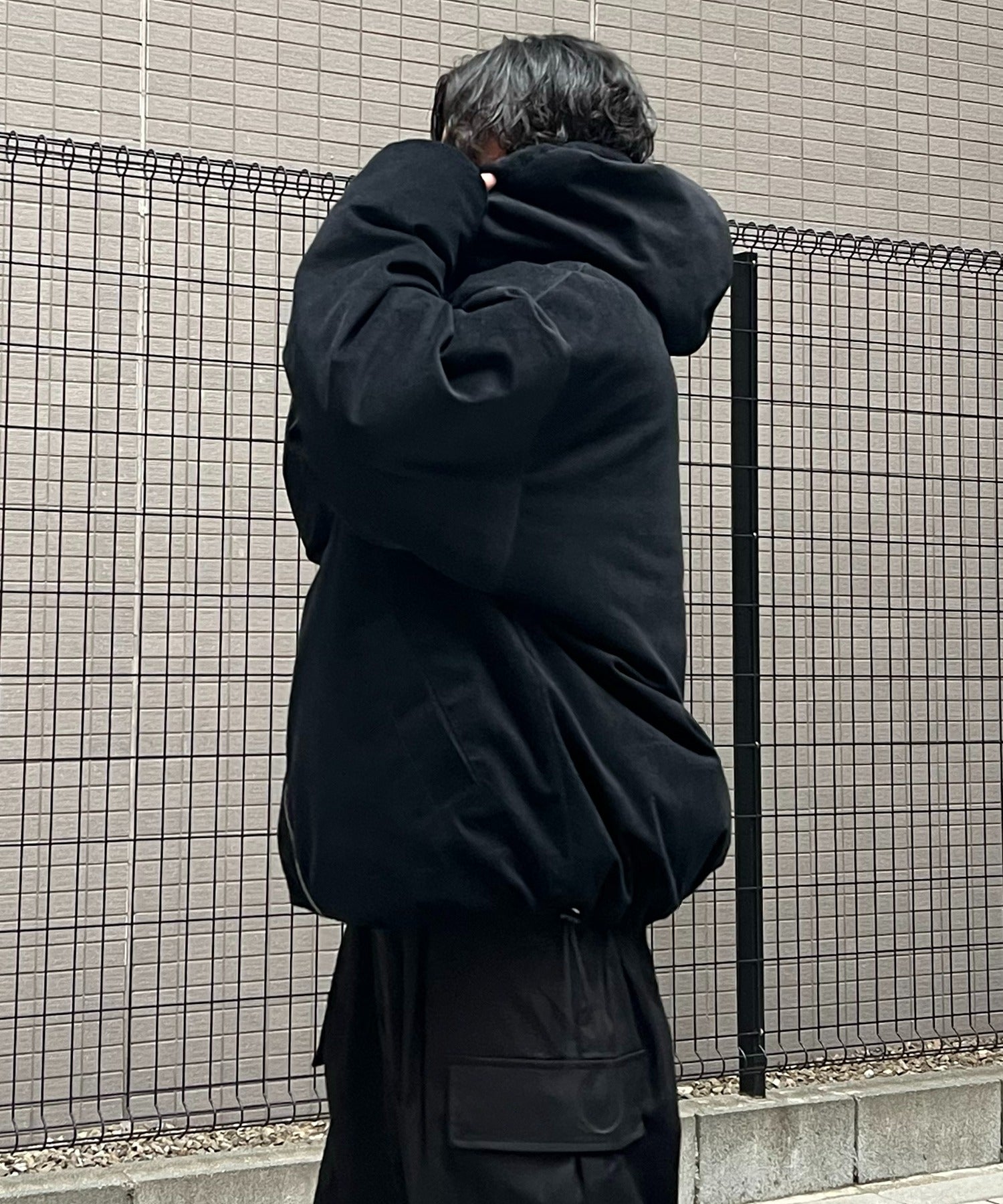 ビッグシルエット ラバーワンポイントロゴ コーデュロイ エコダウンジャケットフーディー