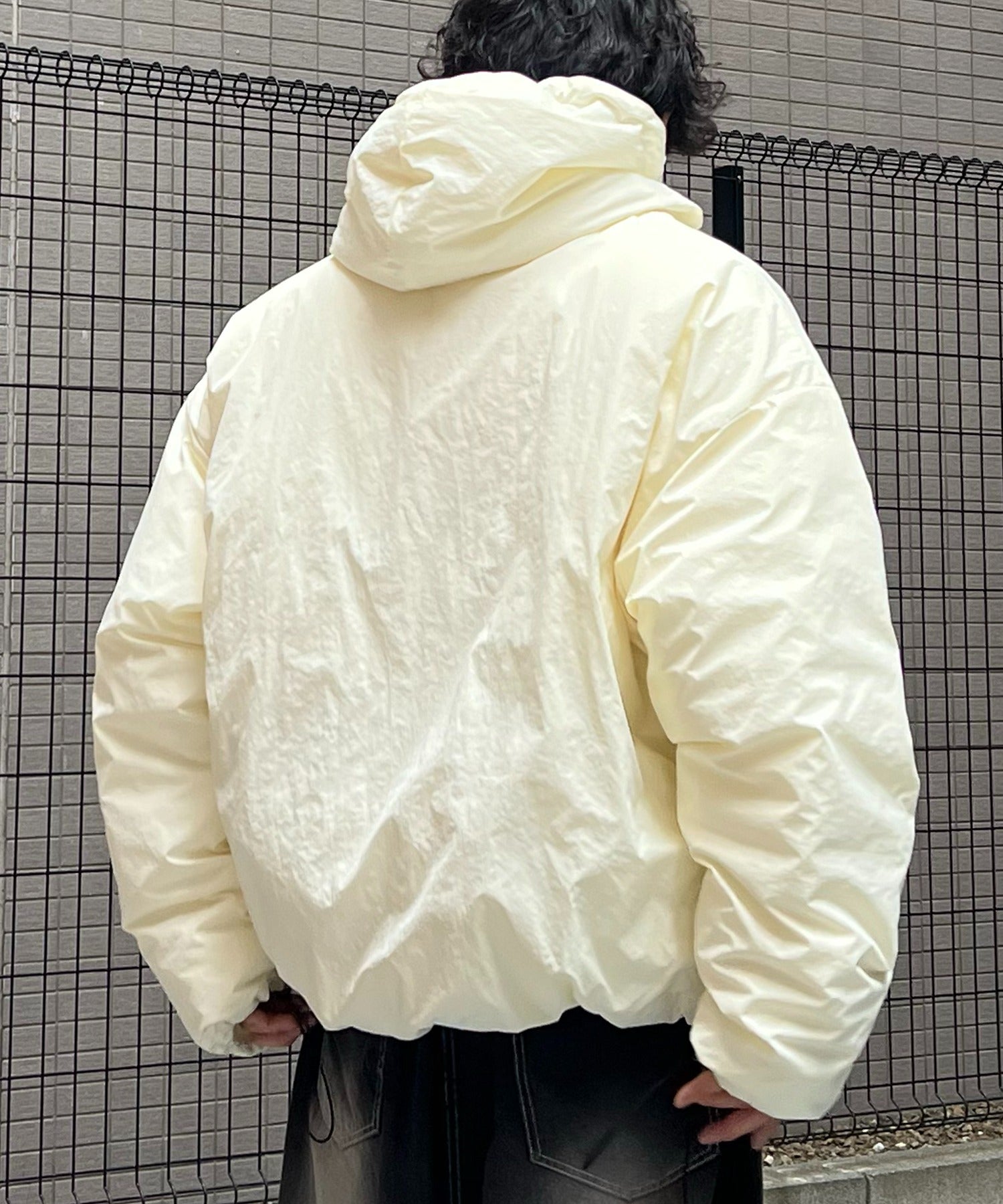 ビッグシルエット ラバーワンポイントロゴ ナイロン エコダウンジャケットフーディー