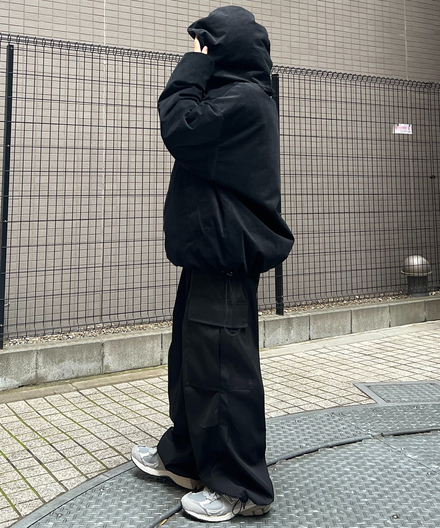 ビッグシルエット ラバーワンポイントロゴ コーデュロイ エコダウンジャケットフーディー