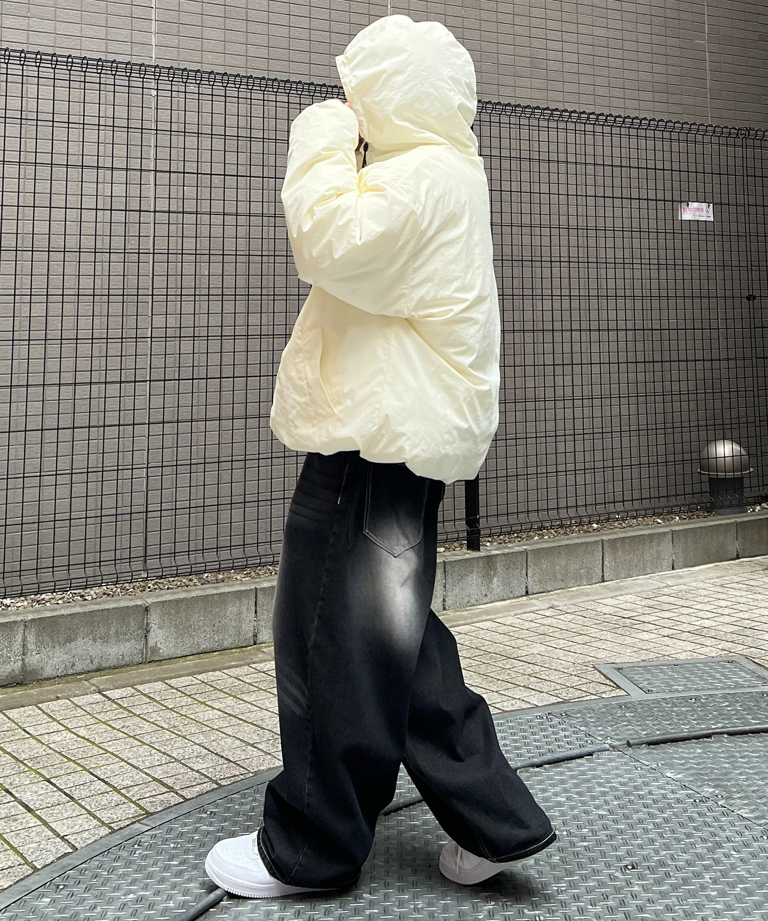 ビッグシルエット ラバーワンポイントロゴ ナイロン エコダウンジャケットフーディー