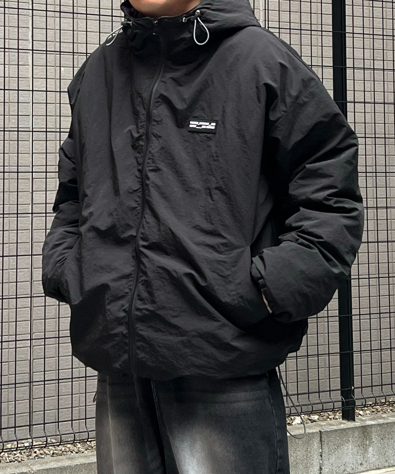 ビッグシルエット ラバーワンポイントロゴ ナイロン エコダウンジャケットフーディー