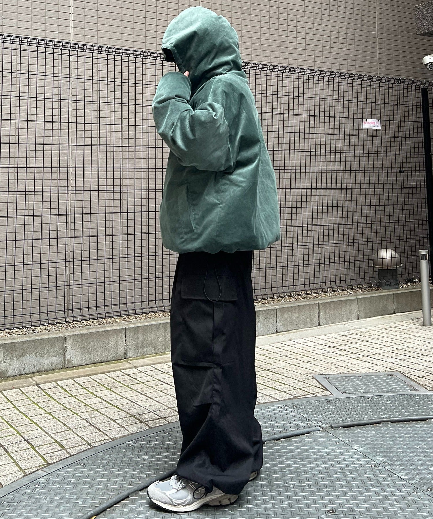 ビッグシルエット ラバーワンポイントロゴ コーデュロイ エコダウンジャケットフーディー