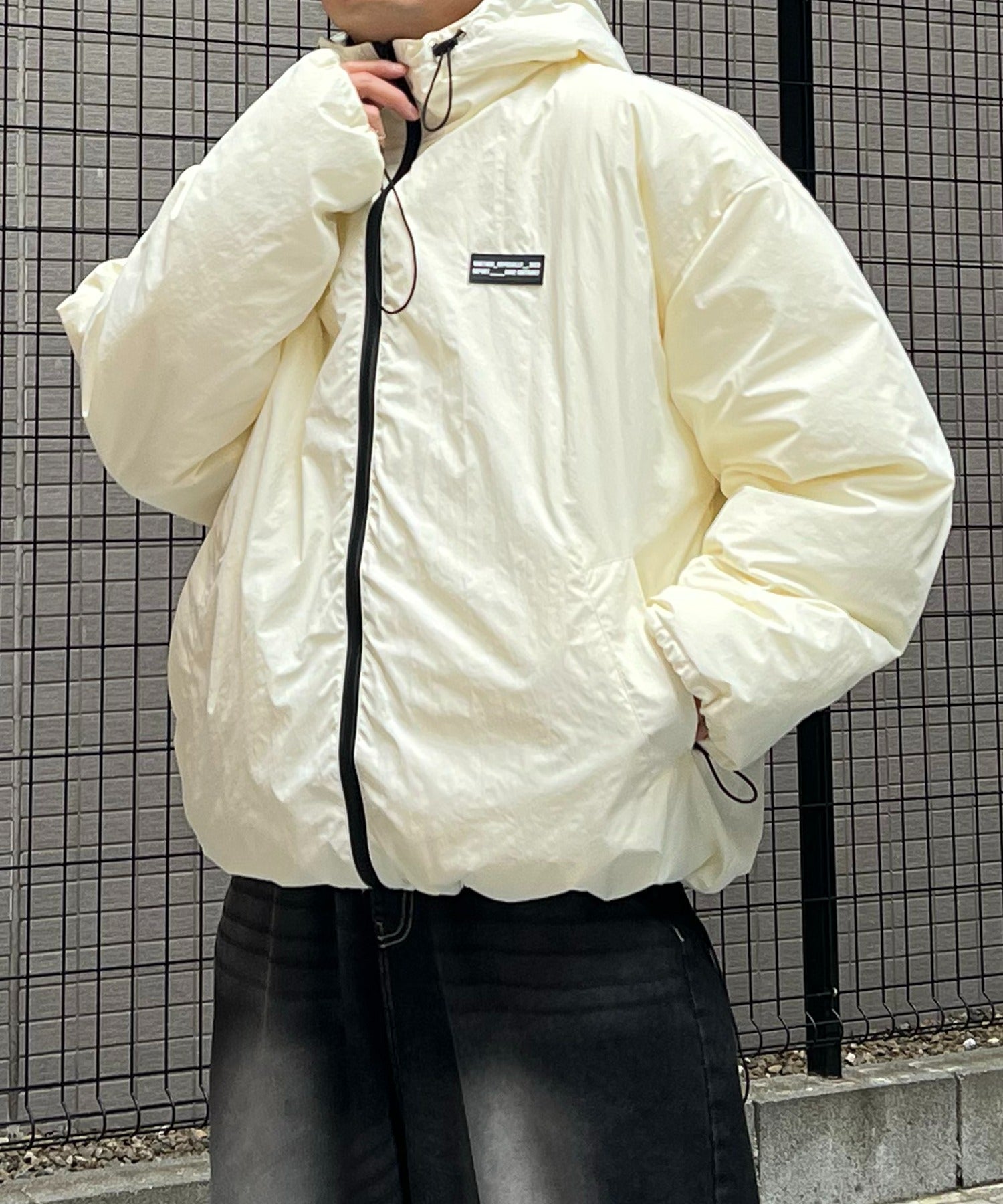 ビッグシルエット ラバーワンポイントロゴ ナイロン エコダウンジャケットフーディー