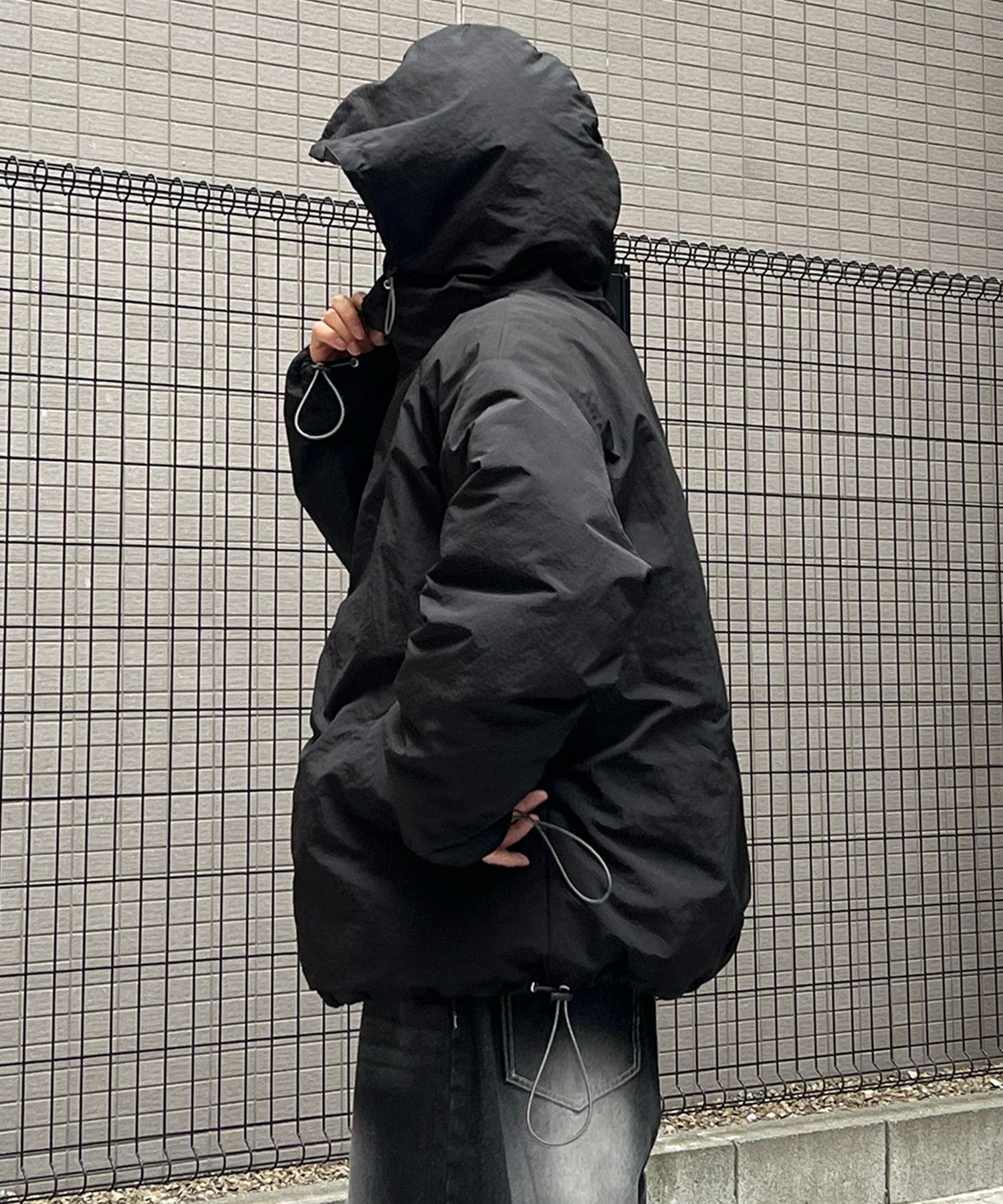 ビッグシルエット ラバーワンポイントロゴ ナイロン エコダウンジャケットフーディー