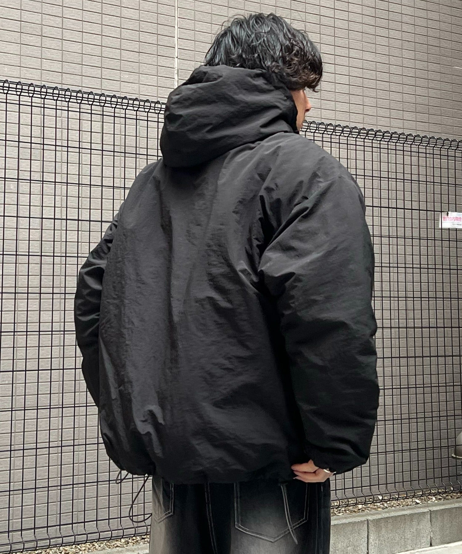 ビッグシルエット ラバーワンポイントロゴ ナイロン エコダウンジャケットフーディー