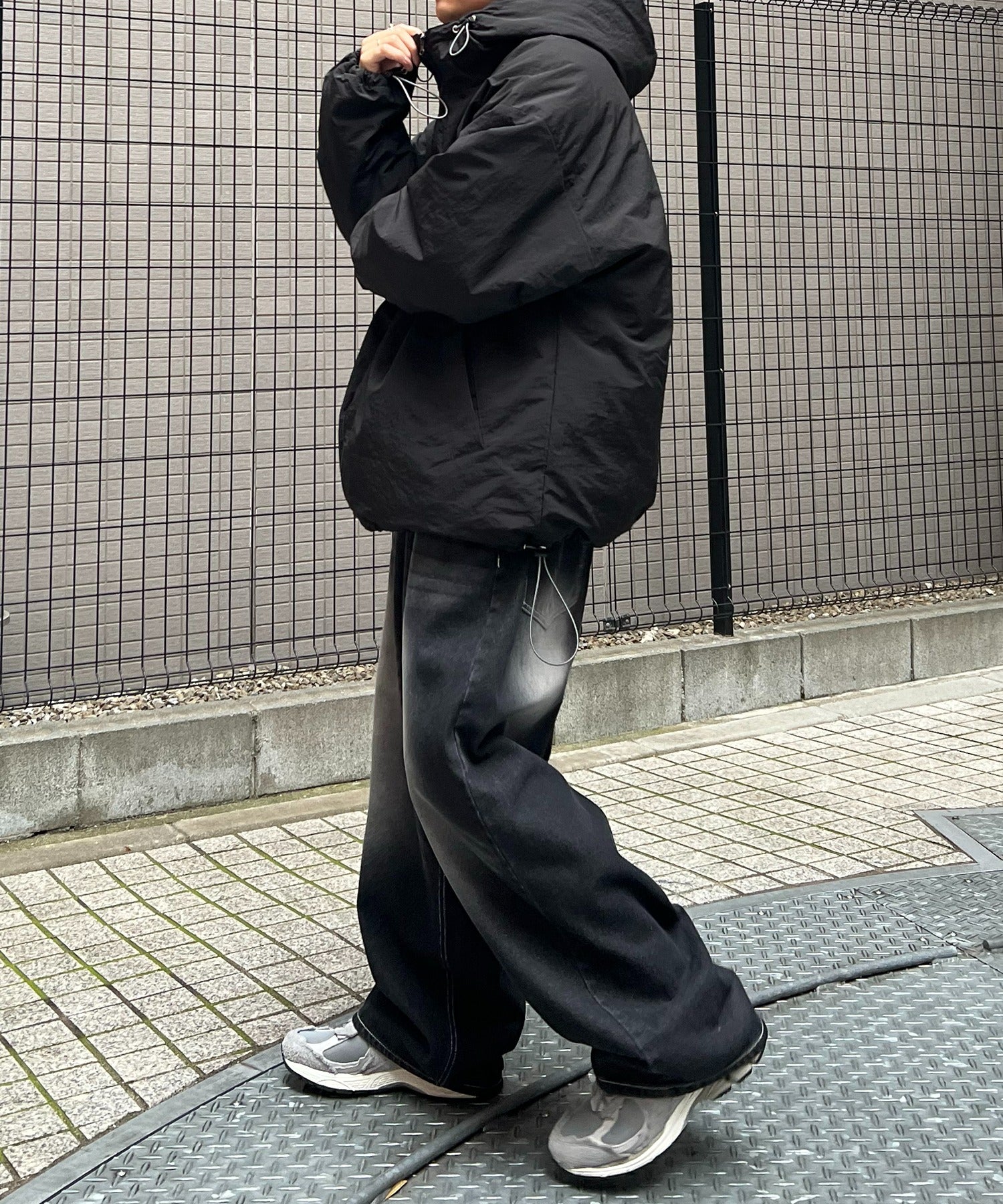 ビッグシルエット ラバーワンポイントロゴ ナイロン エコダウンジャケットフーディー