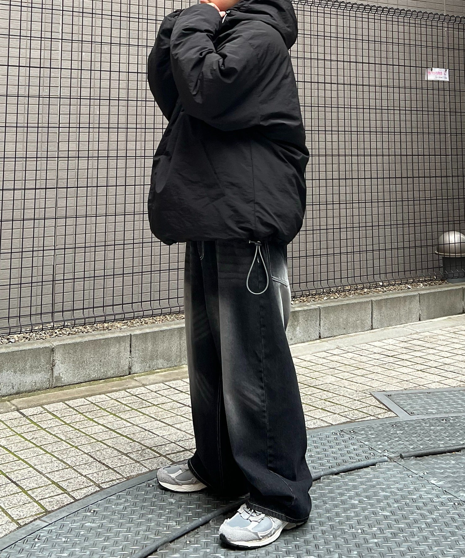 ビッグシルエット ラバーワンポイントロゴ ナイロン エコダウンジャケットフーディー