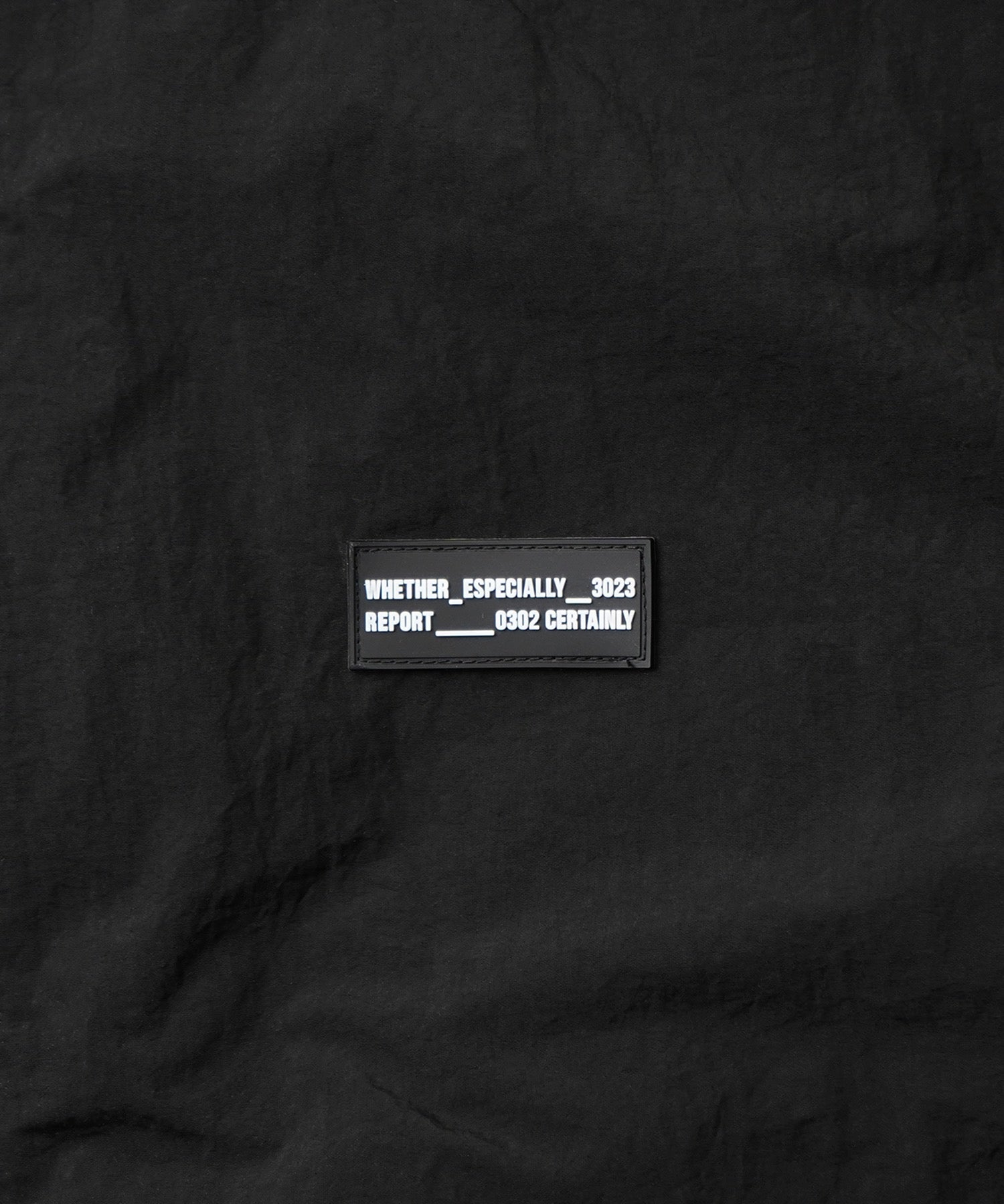 ビッグシルエット ラバーワンポイントロゴ ナイロン エコダウンジャケットフーディー