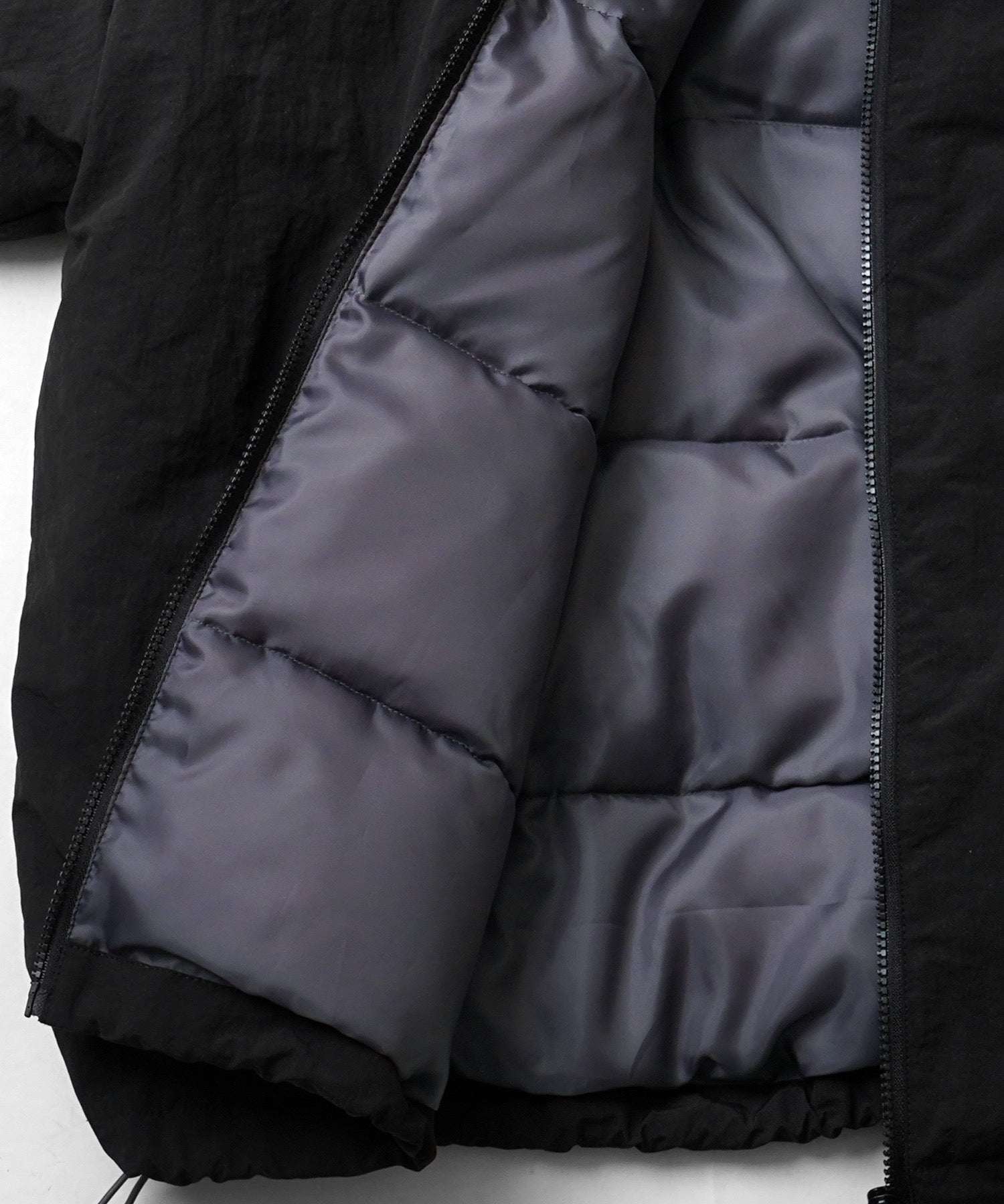 ビッグシルエット ラバーワンポイントロゴ ナイロン エコダウンジャケットフーディー