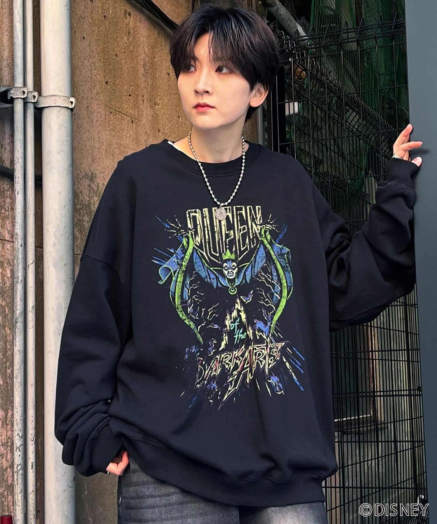 24SS【Disney / ディズニー】VILLAINS / ヴィランズ EVIL QUEEN / 女王 ビッグシルエット ヴィンテージライク ピグメント加工 レトロプリントスウェットプルオーバー