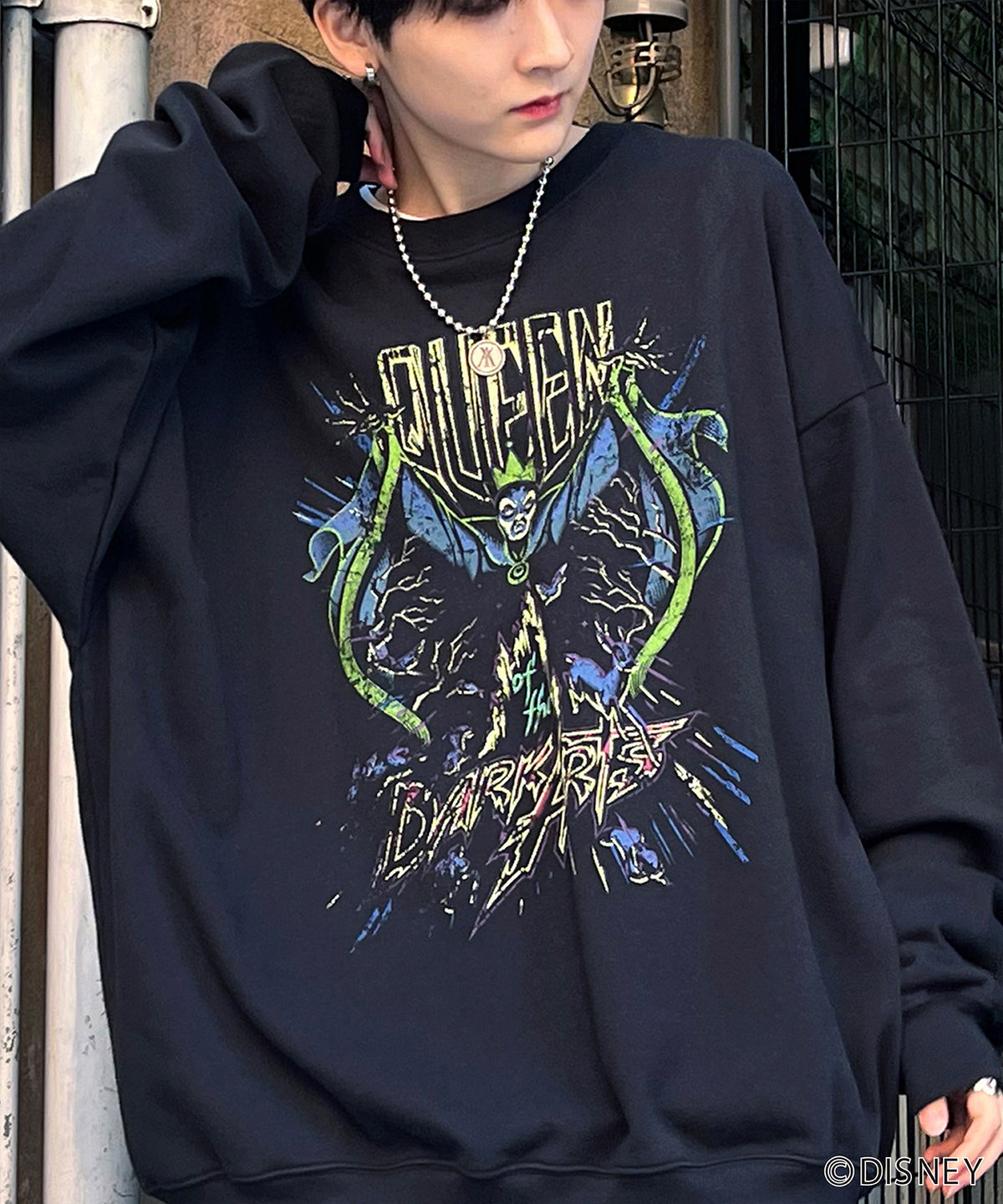 【Disney Villains / ディズニーヴィランズ】EVIL QUEEN / 女王 ビッグシルエット ヴィンテージライク ピグメント加工 レトロプリントスウェットプルオーバー