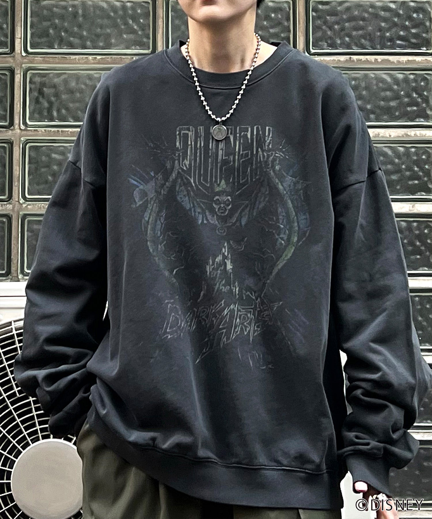 24SS【Disney / ディズニー】VILLAINS / ヴィランズ EVIL QUEEN / 女王 ビッグシルエット ヴィンテージライク ピグメント加工 レトロプリントスウェットプルオーバー