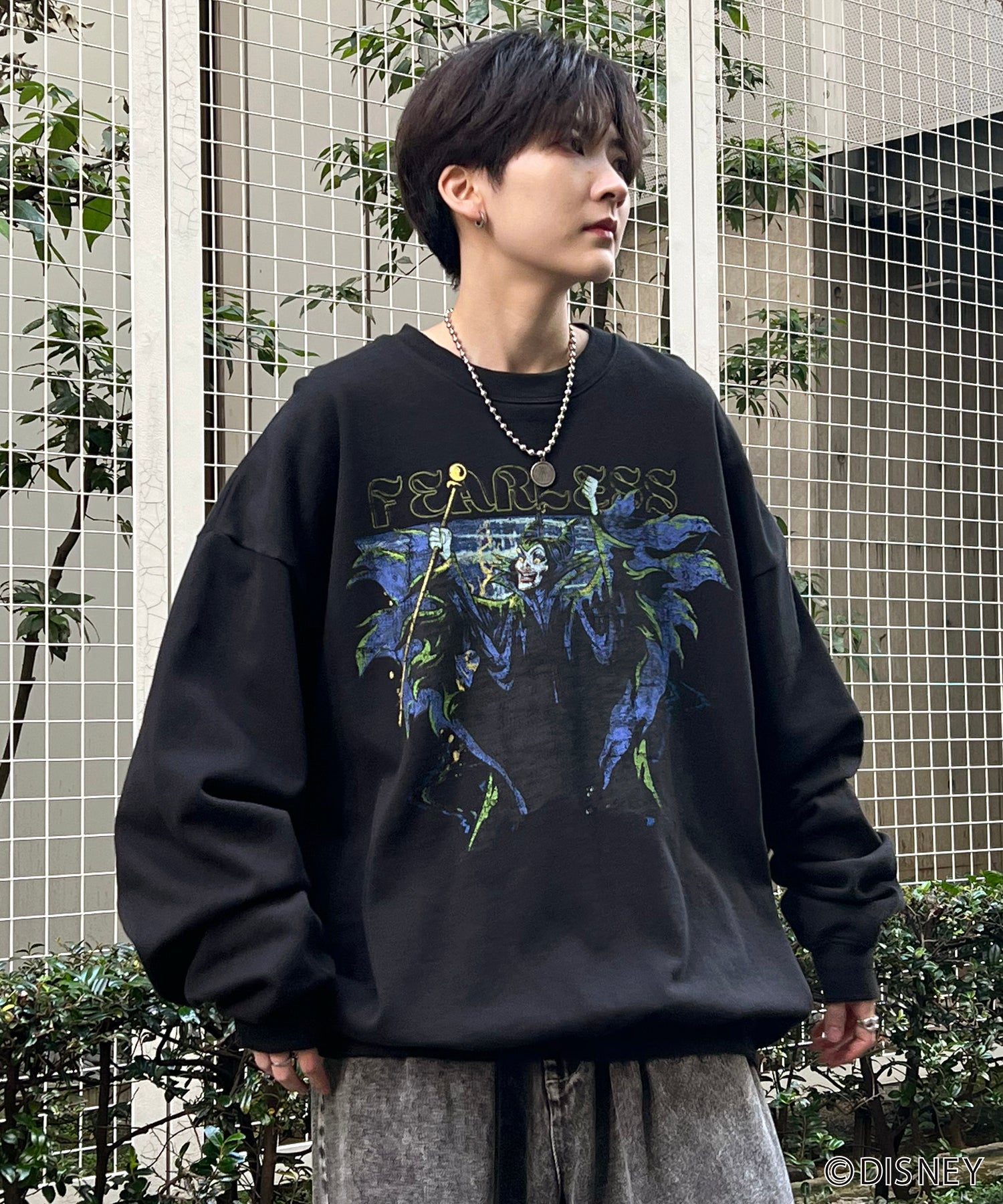 【Disney Villains / ディズニーヴィランズ】MALEFICENT / マレフィセント ビッグシルエット ヴィンテージライク ピグメント加工 レトロプリントスウェットプルオーバー
