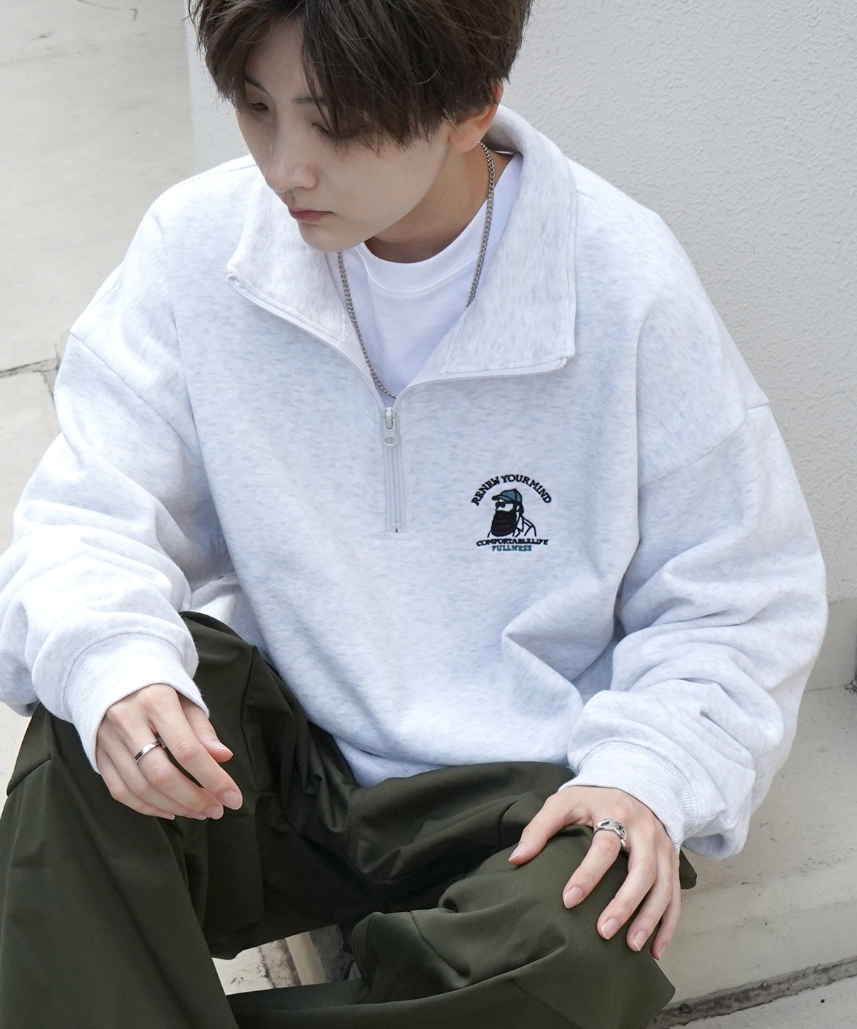 ヒゲオジサン刺繡A ワンポイント刺繍ロゴ ビッグシルエット 裏起毛プルオーバーハーフジップスウェット