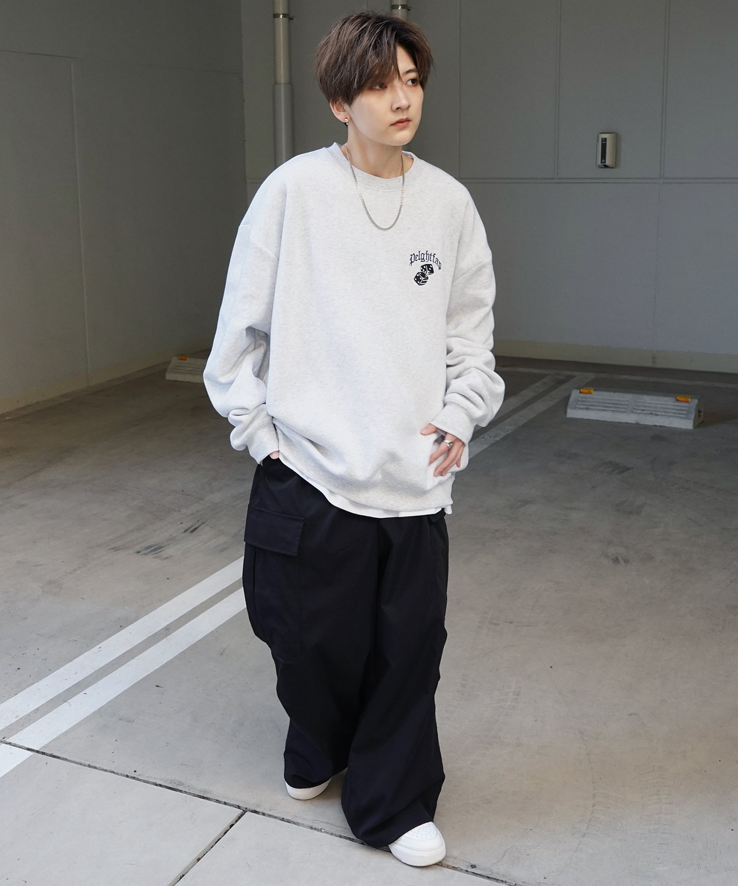 8ボール / ダイス ワンポイント刺繍ロゴ ビッグシルエット プルオーバースウェット