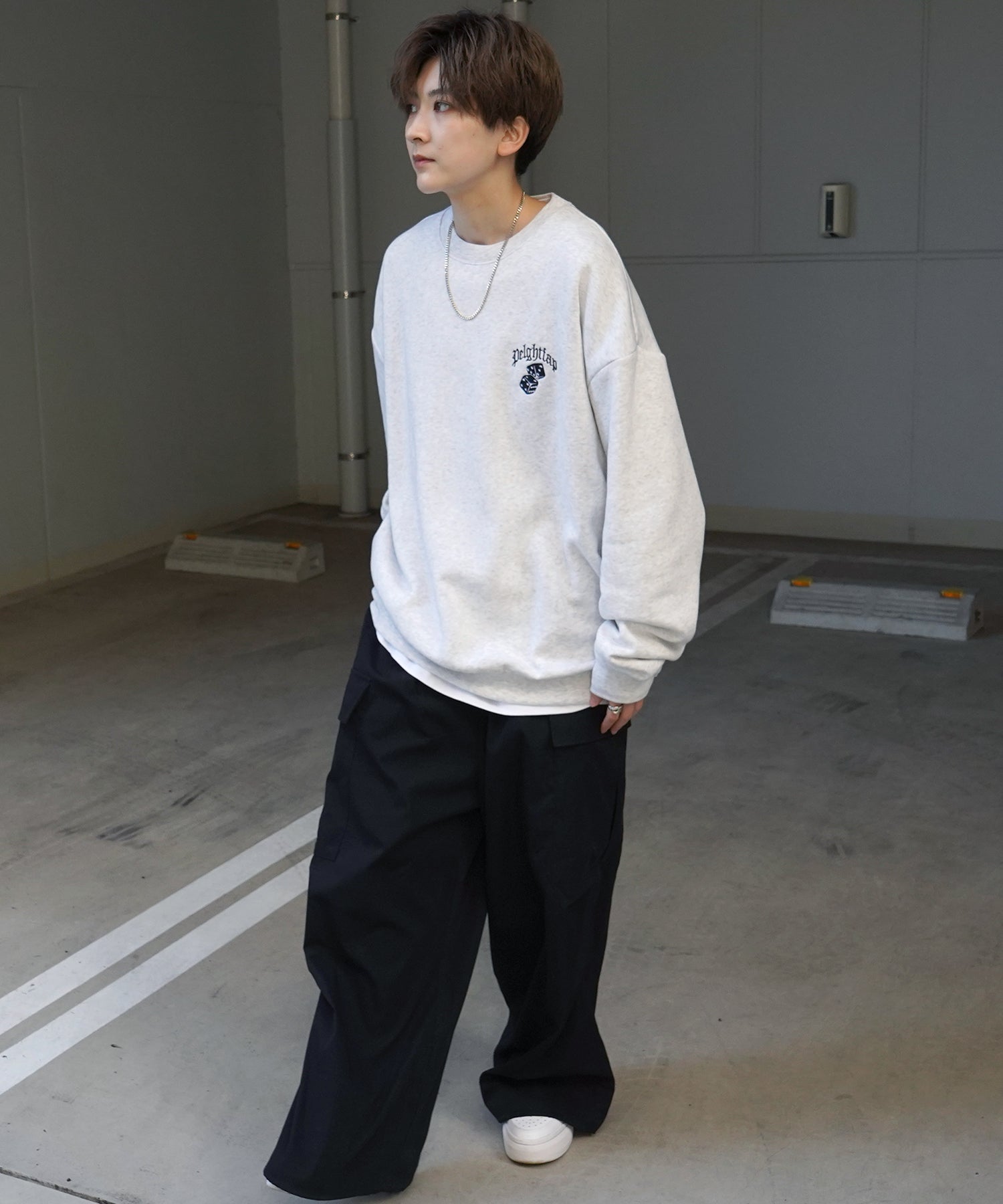 8ボール / ダイス ワンポイント刺繍ロゴ ビッグシルエット プルオーバースウェット