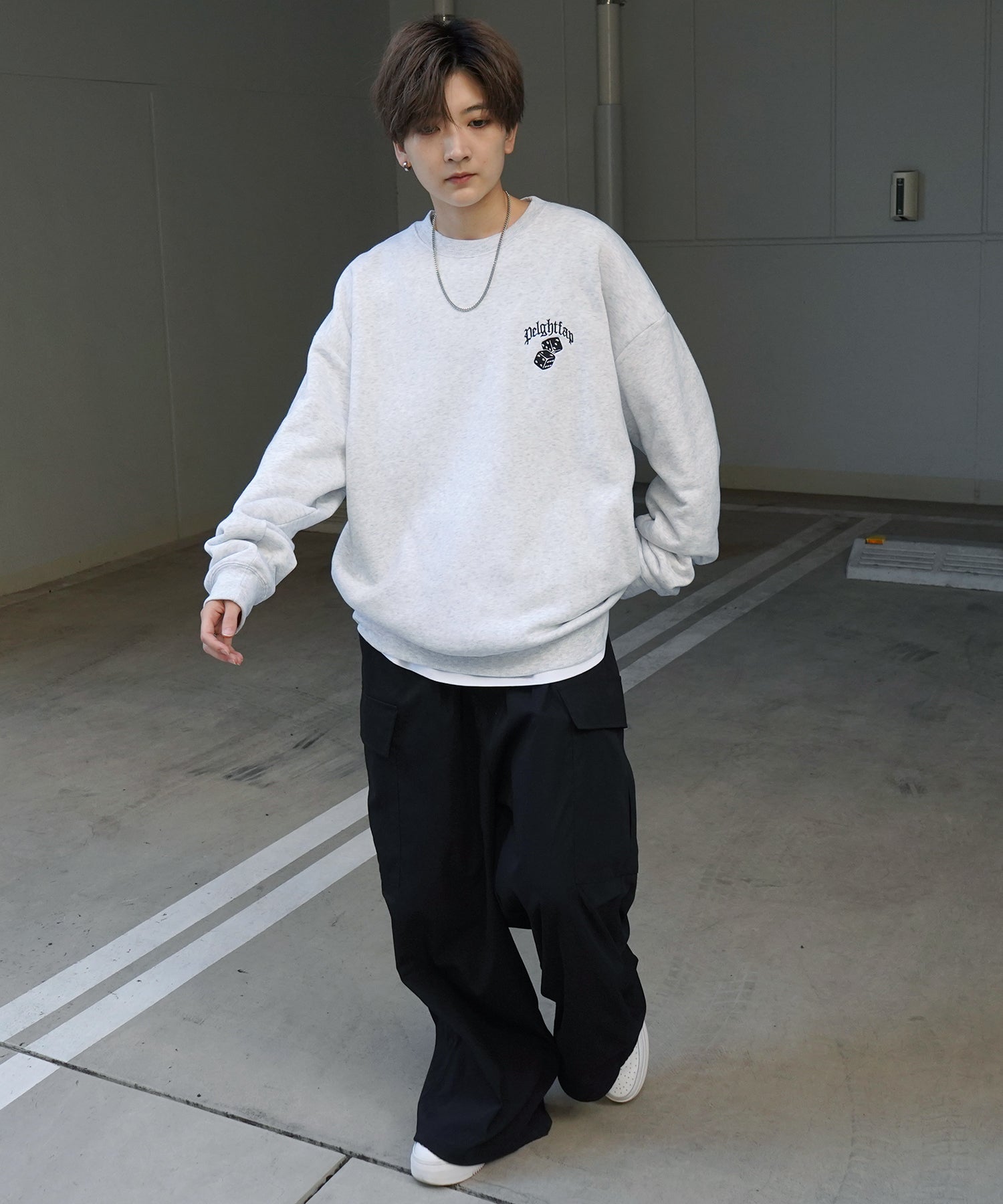 8ボール / ダイス ワンポイント刺繍ロゴ ビッグシルエット プルオーバースウェット