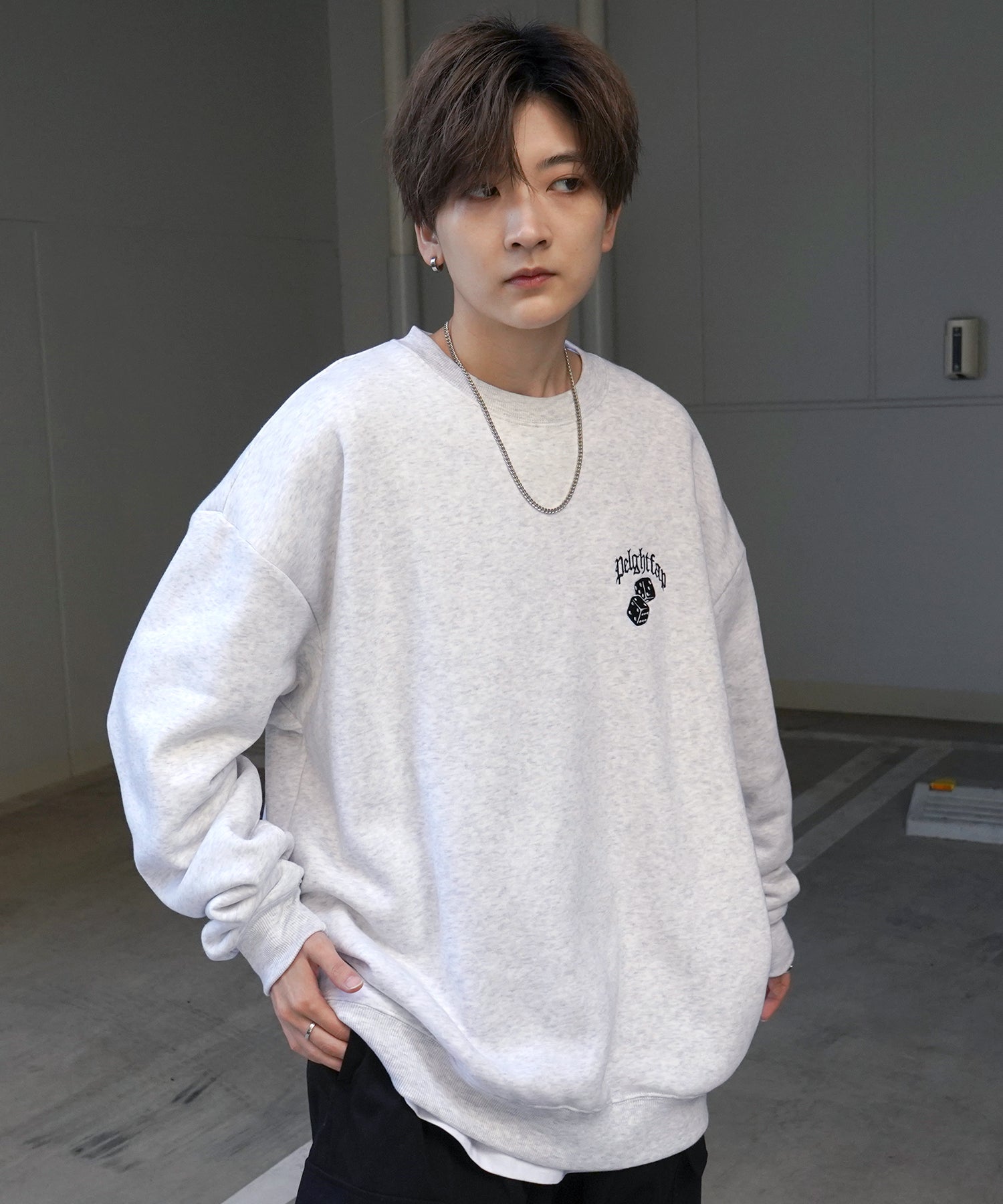 8ボール / ダイス ワンポイント刺繍ロゴ ビッグシルエット プルオーバースウェット