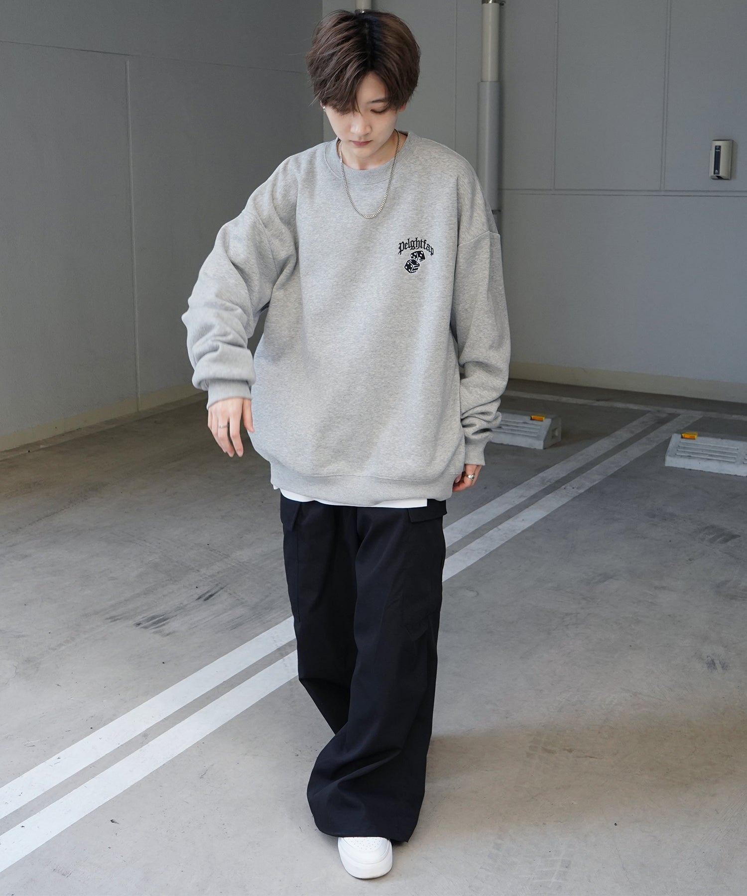 8ボール / ダイス ワンポイント刺繍ロゴ ビッグシルエット プルオーバースウェット