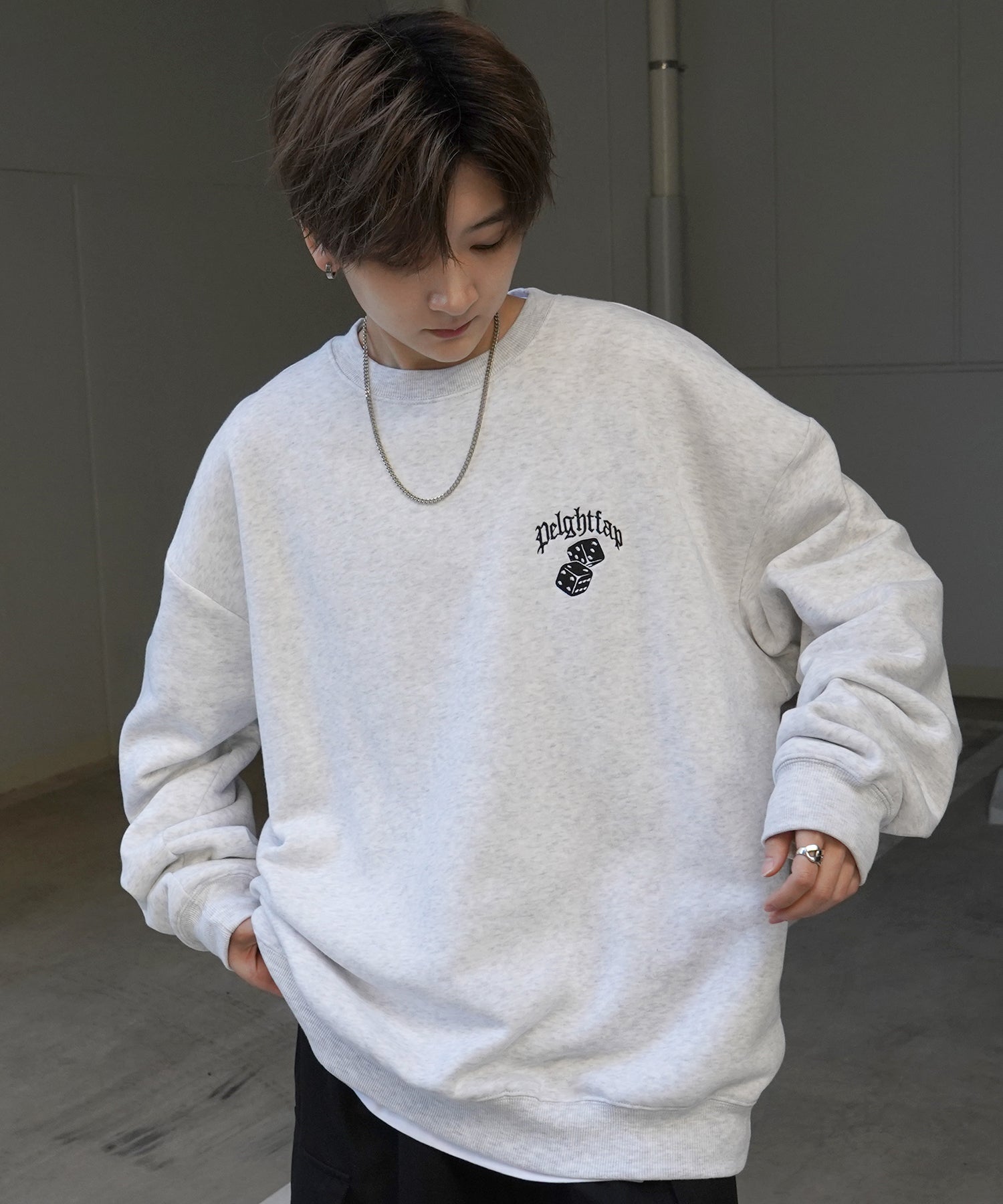 8ボール / ダイス ワンポイント刺繍ロゴ ビッグシルエット プルオーバースウェット