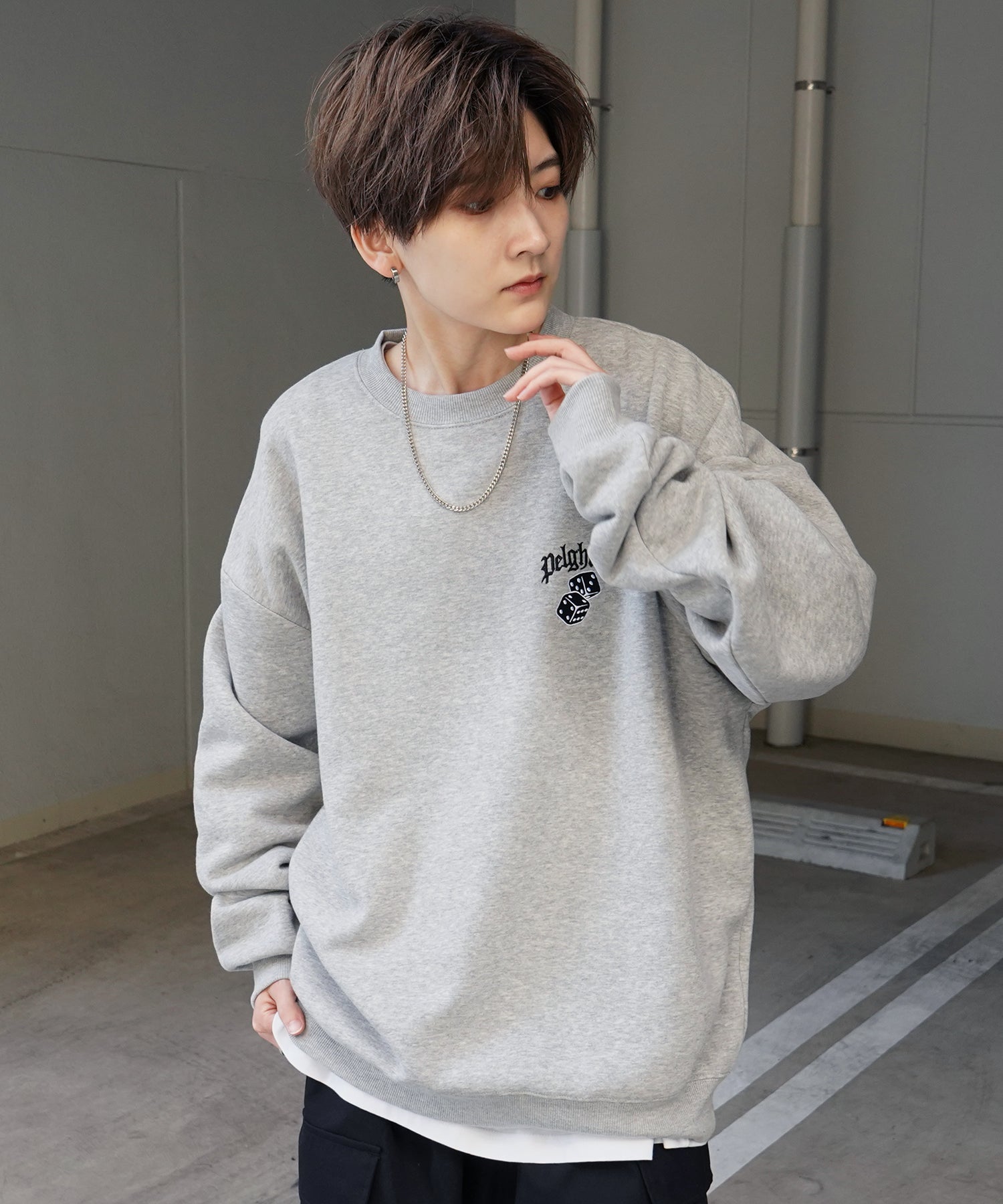 8ボール / ダイス ワンポイント刺繍ロゴ ビッグシルエット プルオーバースウェット