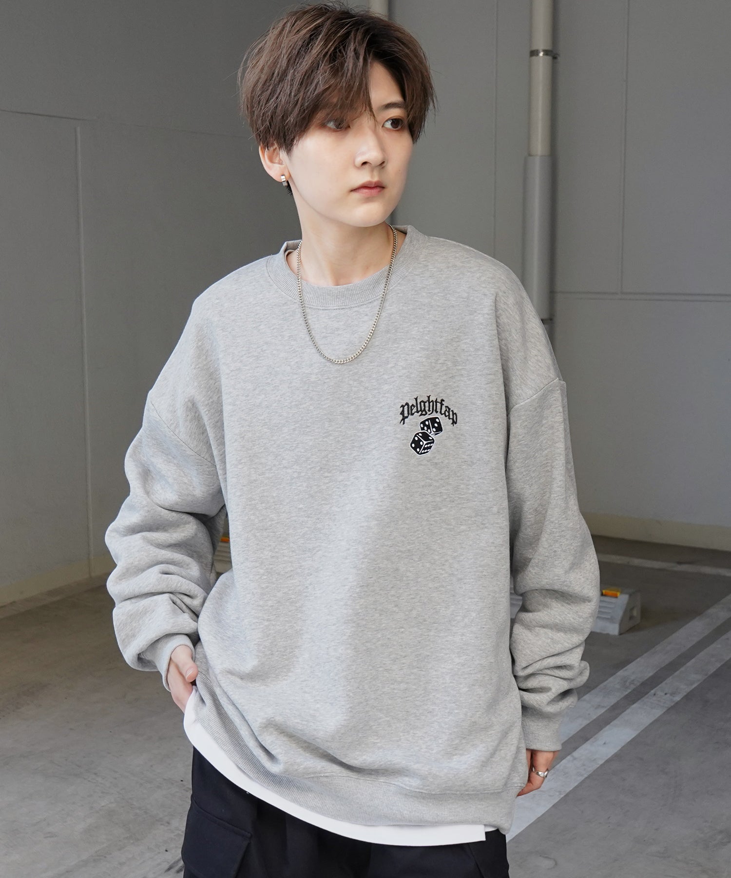 8ボール / ダイス ワンポイント刺繍ロゴ ビッグシルエット プルオーバースウェット