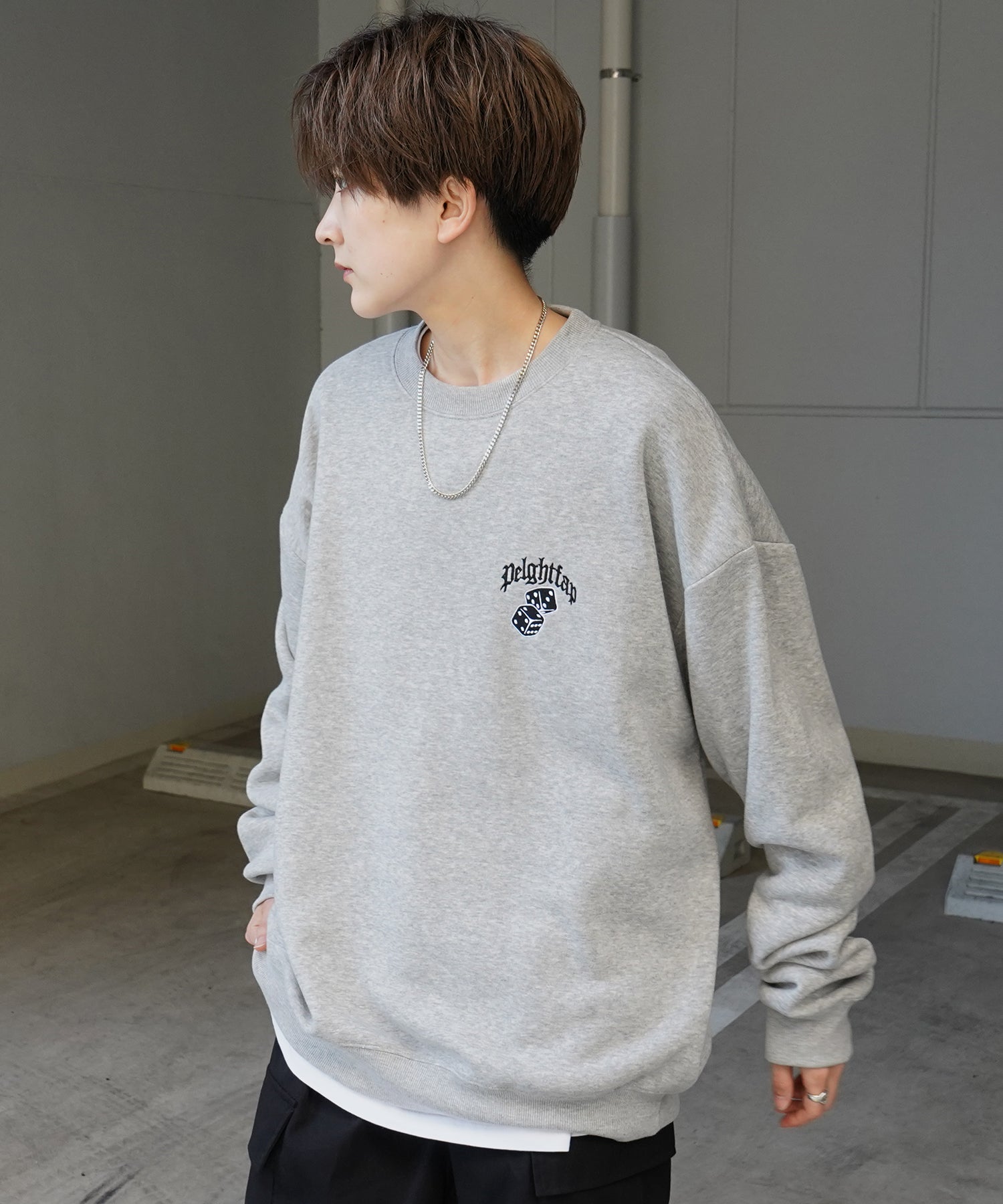 8ボール / ダイス ワンポイント刺繍ロゴ ビッグシルエット プルオーバースウェット