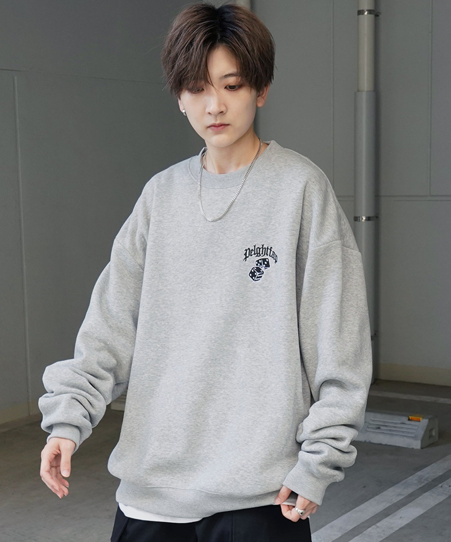 8ボール / ダイス ワンポイント刺繍ロゴ ビッグシルエット プルオーバースウェット