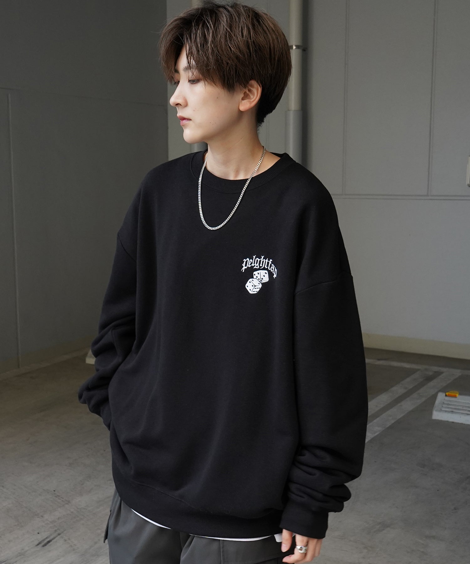 8ボール / ダイス ワンポイント刺繍ロゴ ビッグシルエット プルオーバースウェット