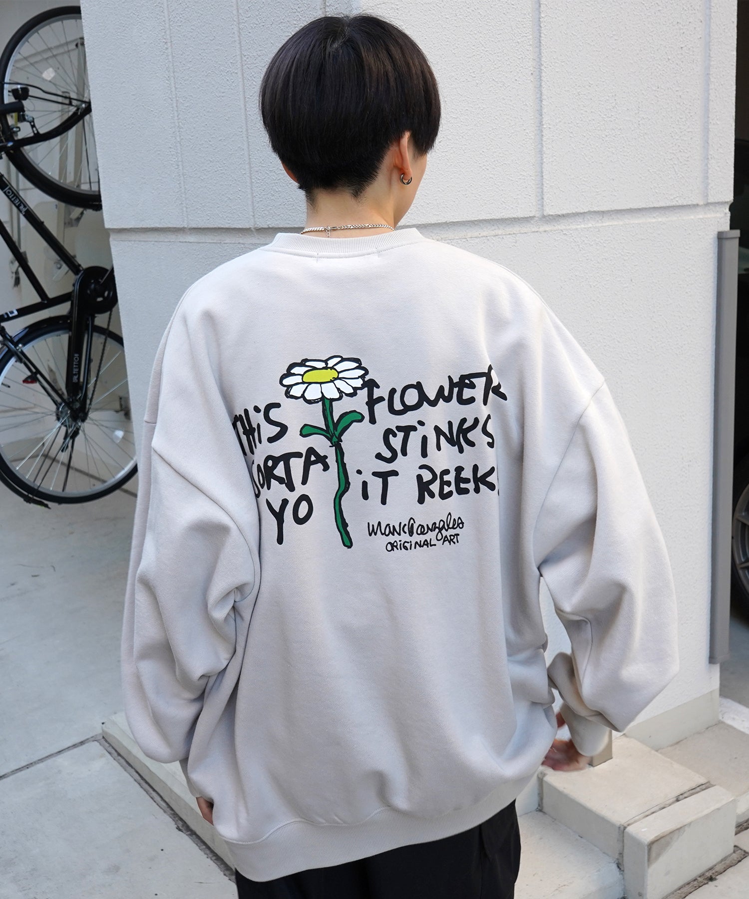 【MARK GONZALES ARTWORK COLLECTION / マーク ゴンザレス】別注 ビッグシルエット イラストバックプリント プルオーバースウェット