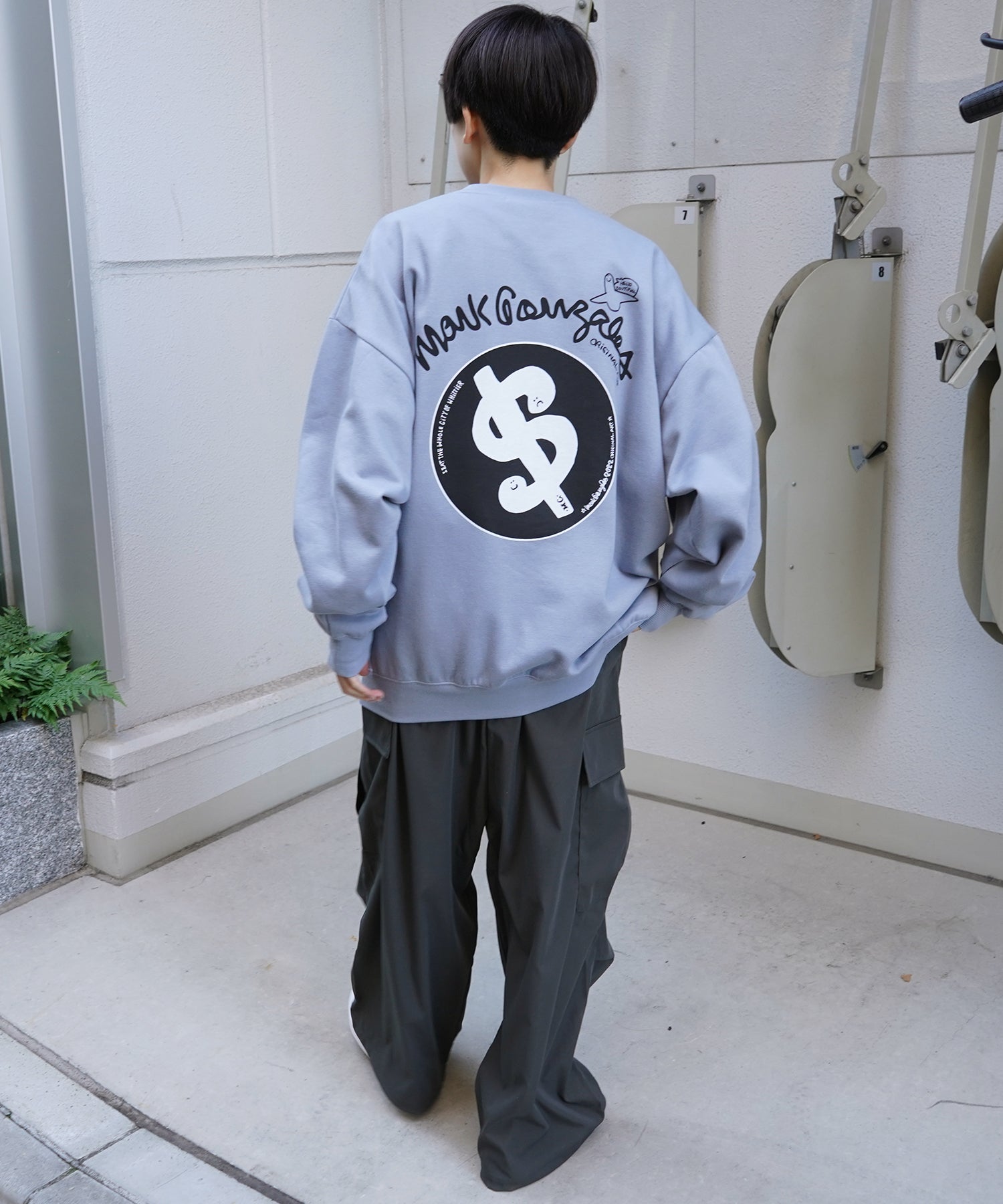 【MARK GONZALES ARTWORK COLLECTION / マーク ゴンザレス】別注 ビッグシルエット イラストバックプリント プルオーバースウェット