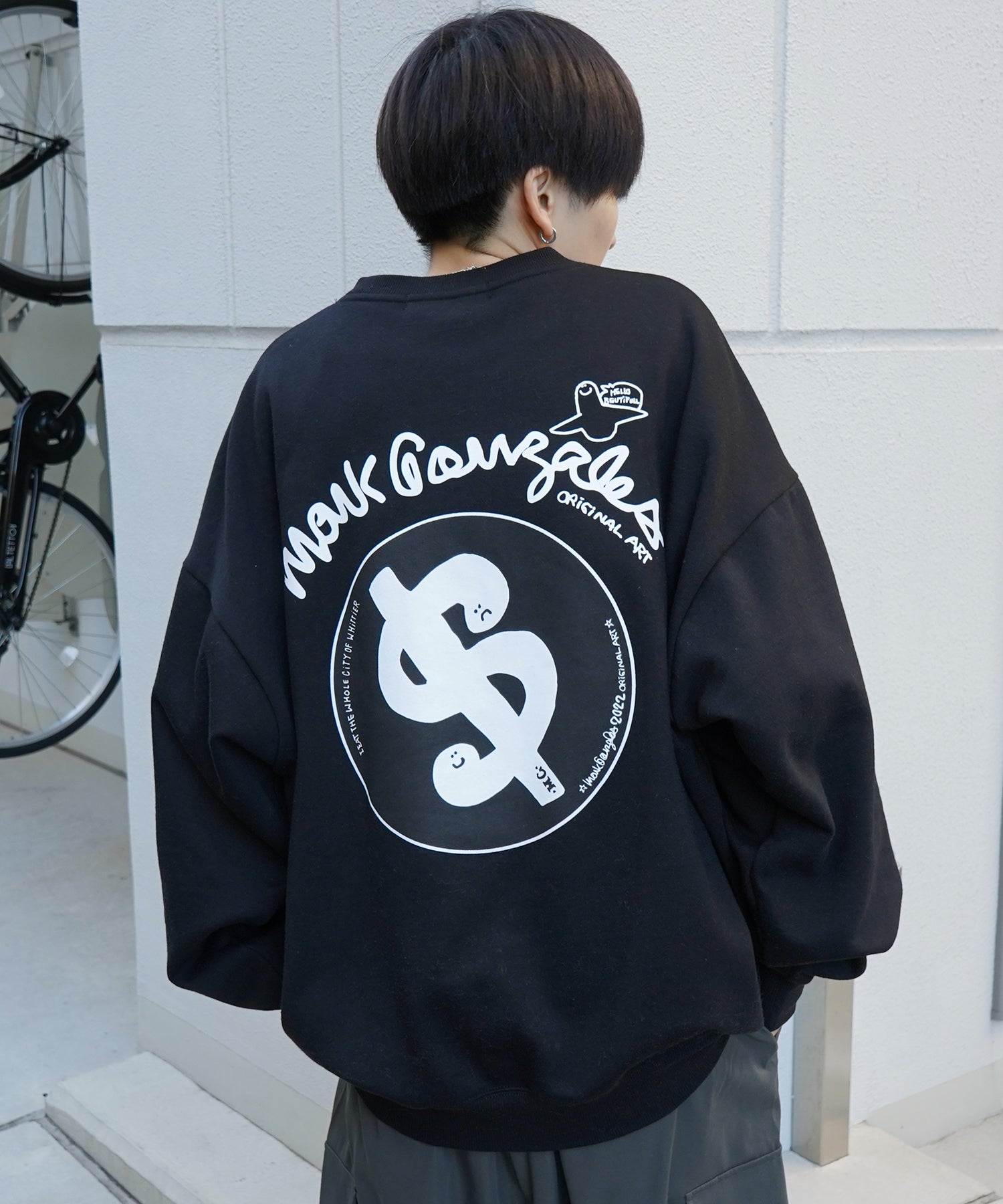 【MARK GONZALES ARTWORK COLLECTION / マーク ゴンザレス】別注 ビッグシルエット イラストバックプリント プルオーバースウェット