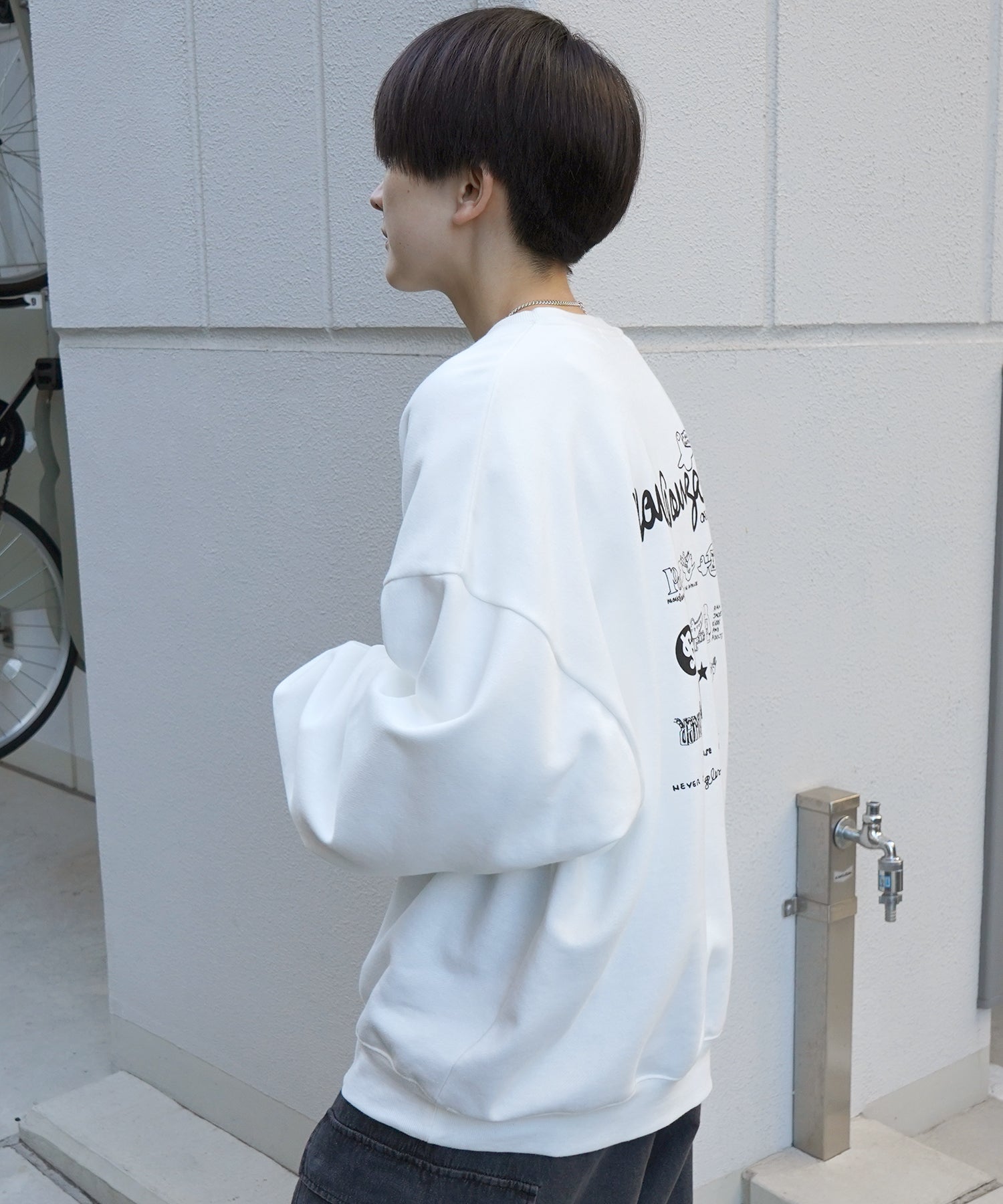 【MARK GONZALES ARTWORK COLLECTION / マーク ゴンザレス】別注 ビッグシルエット イラストバックプリント プルオーバースウェット