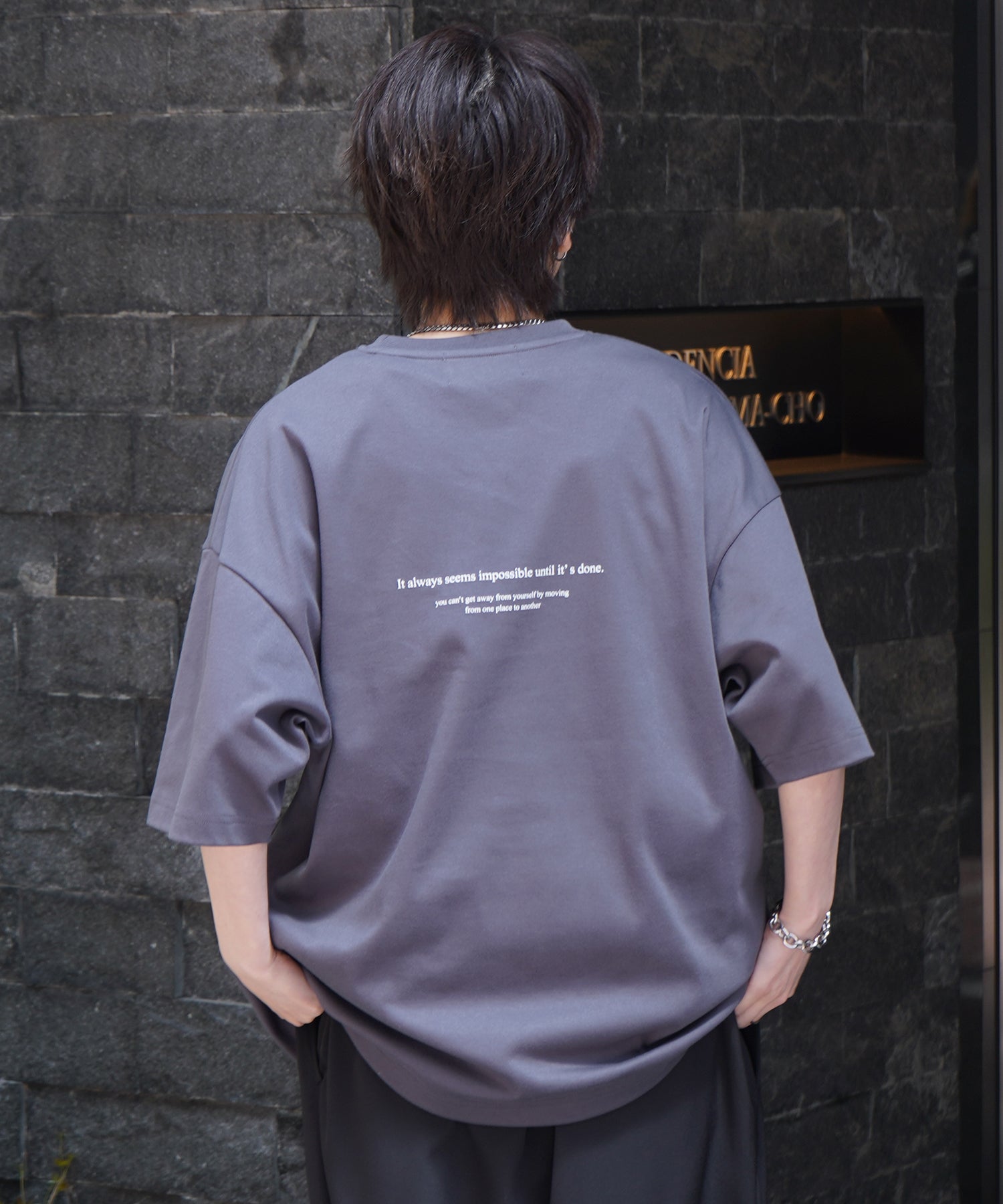 25SS ナチュラルドレープ とろみ肌感 ワンポイント刺繍 ビッグシルエット半袖Tシャツ