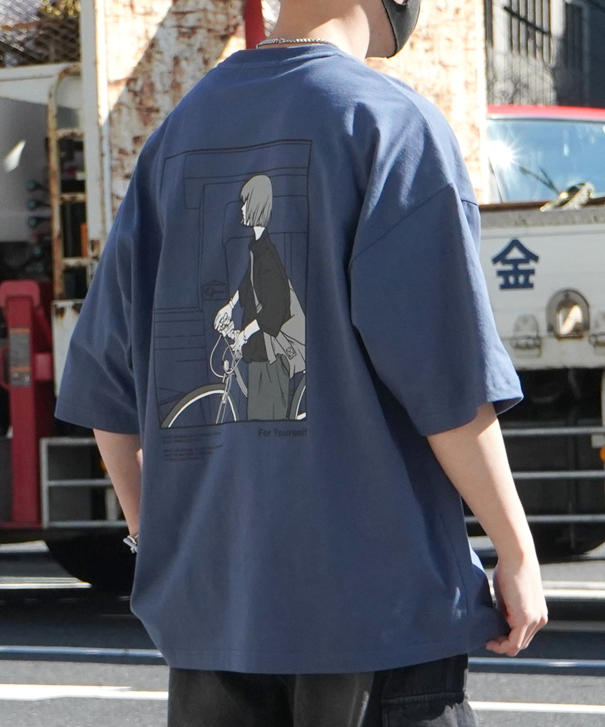 バイシクルガール イラストバックプリント / ワンポイント刺繍 ビッグシルエット半袖Tシャツ