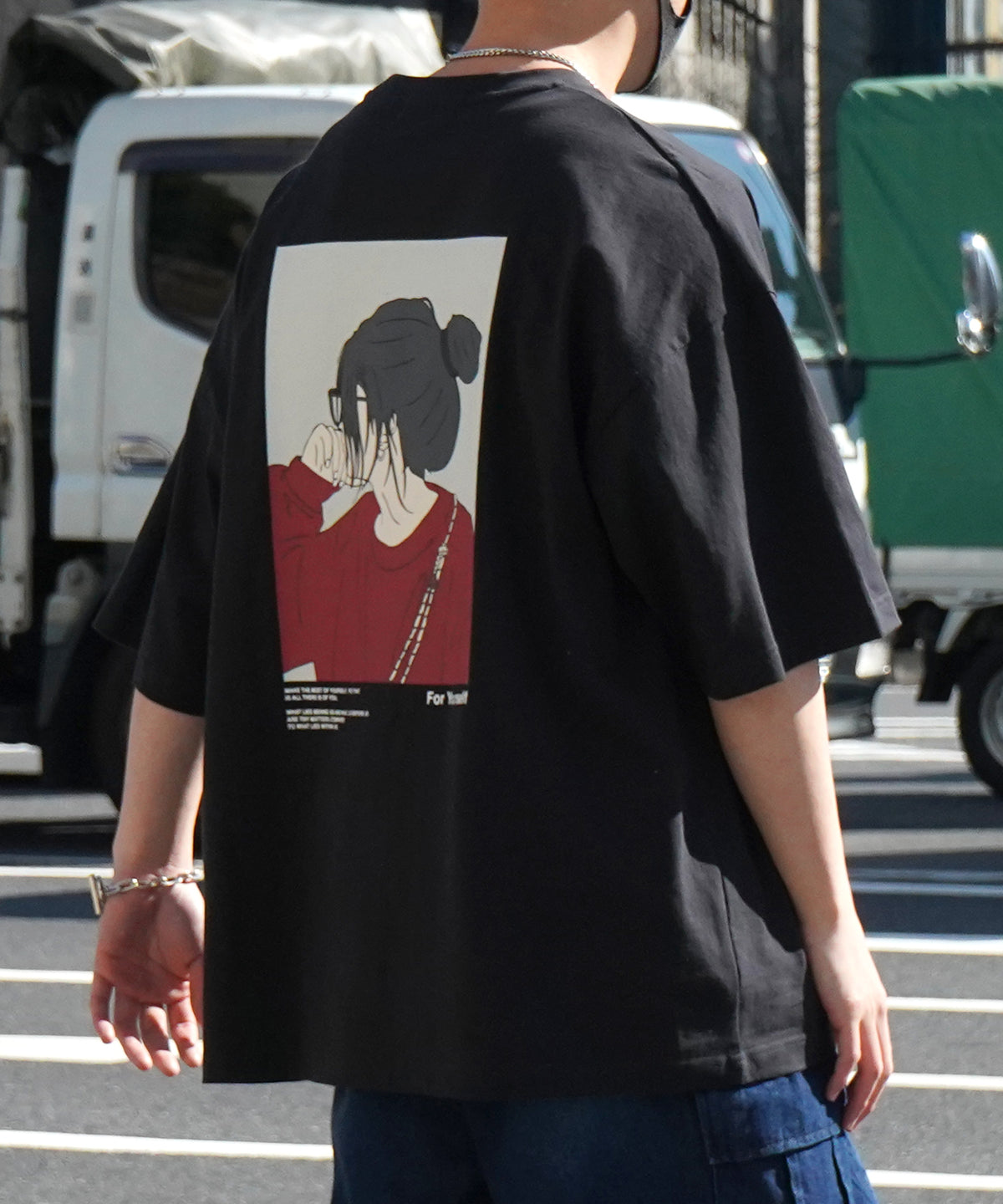 お団子ガール イラストバックプリント / ワンポイント刺繍 ビッグシルエット半袖Tシャツ