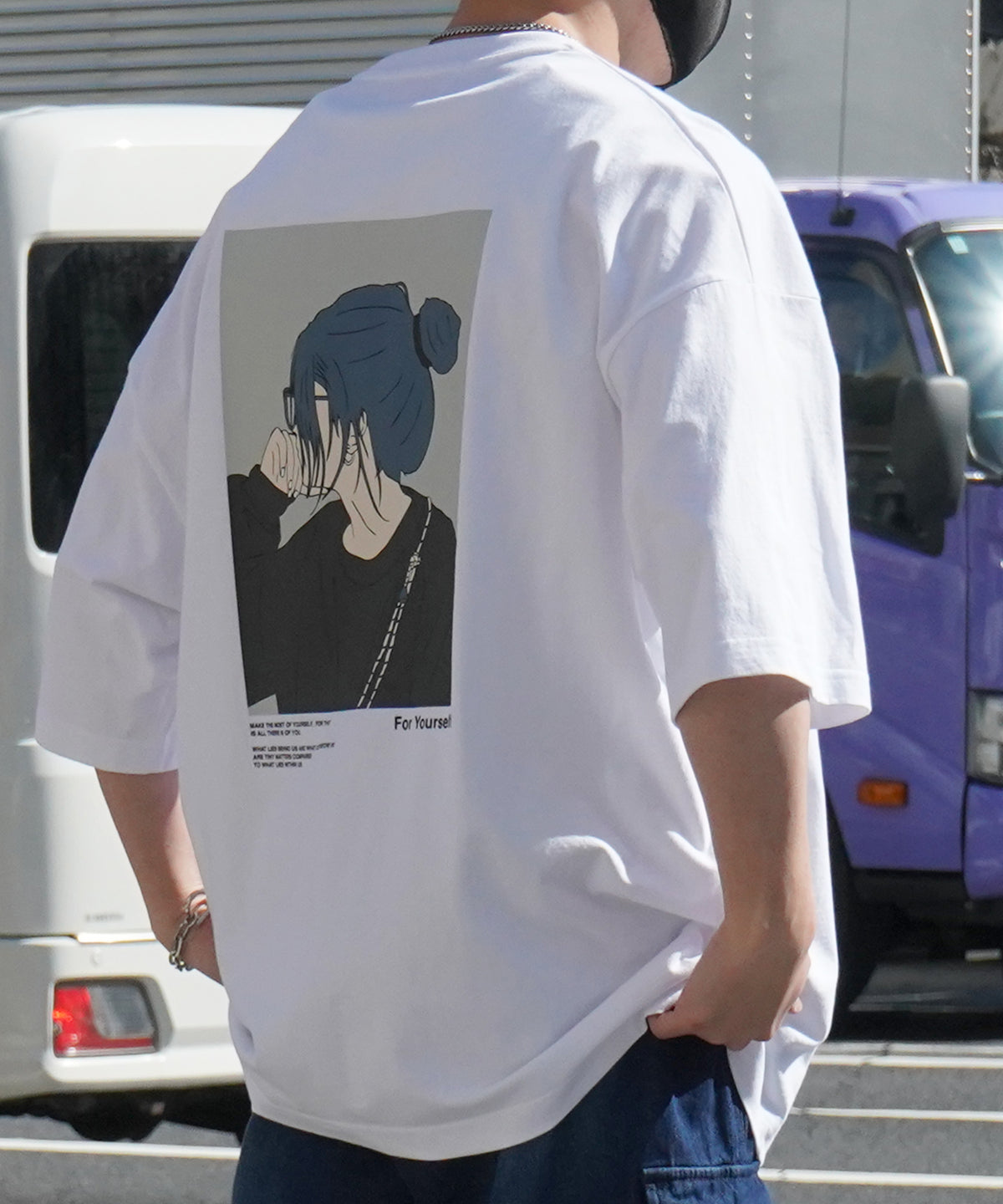 お団子ガール イラストバックプリント / ワンポイント刺繍 ビッグシルエット半袖Tシャツ