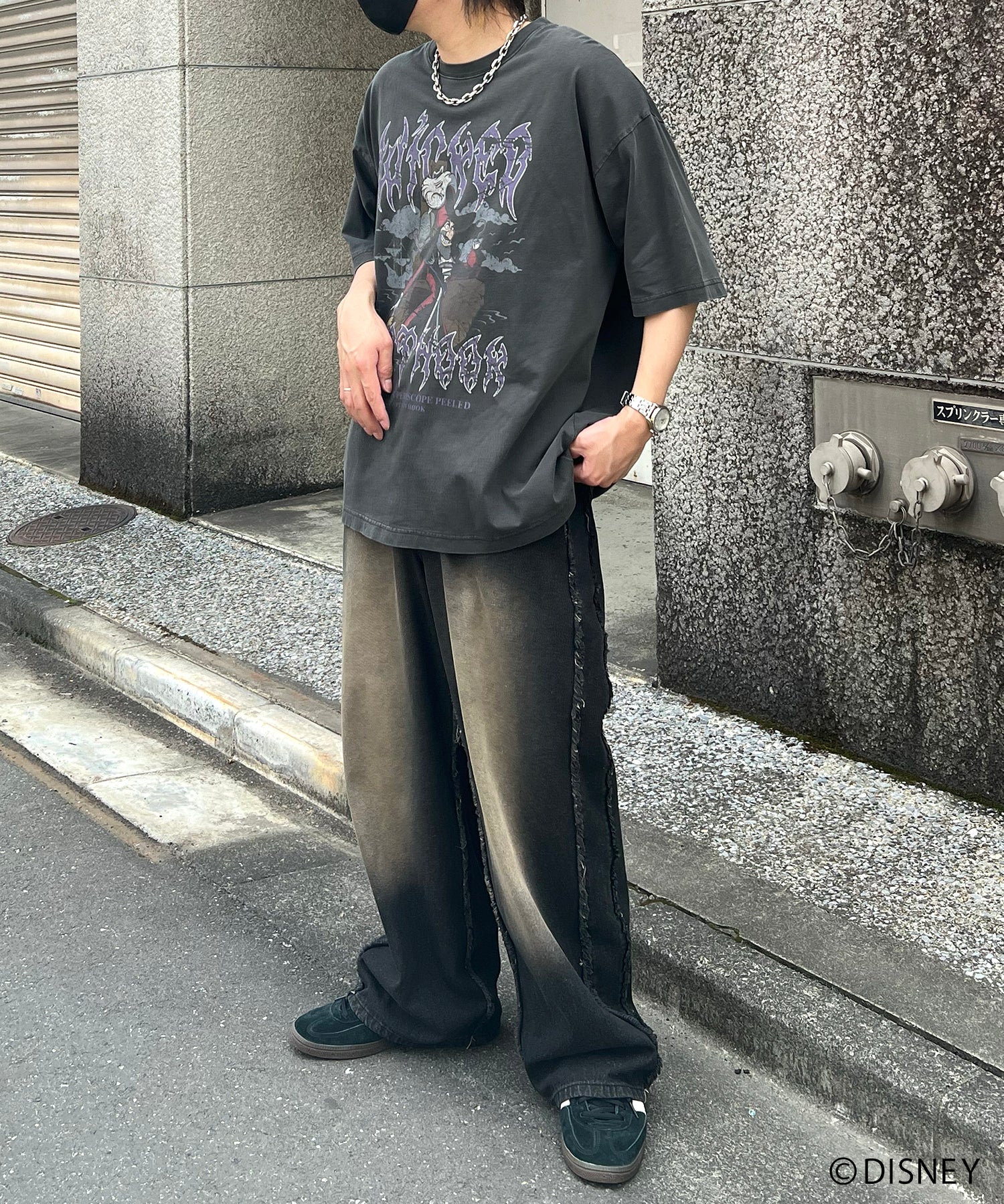 【Disney Villains / ディズニーヴィランズ】CAPTAIN FOOK / フック船長 ヴィンテージライク ピグメント加工 ビッグシルエット 半袖プリントTシャツ