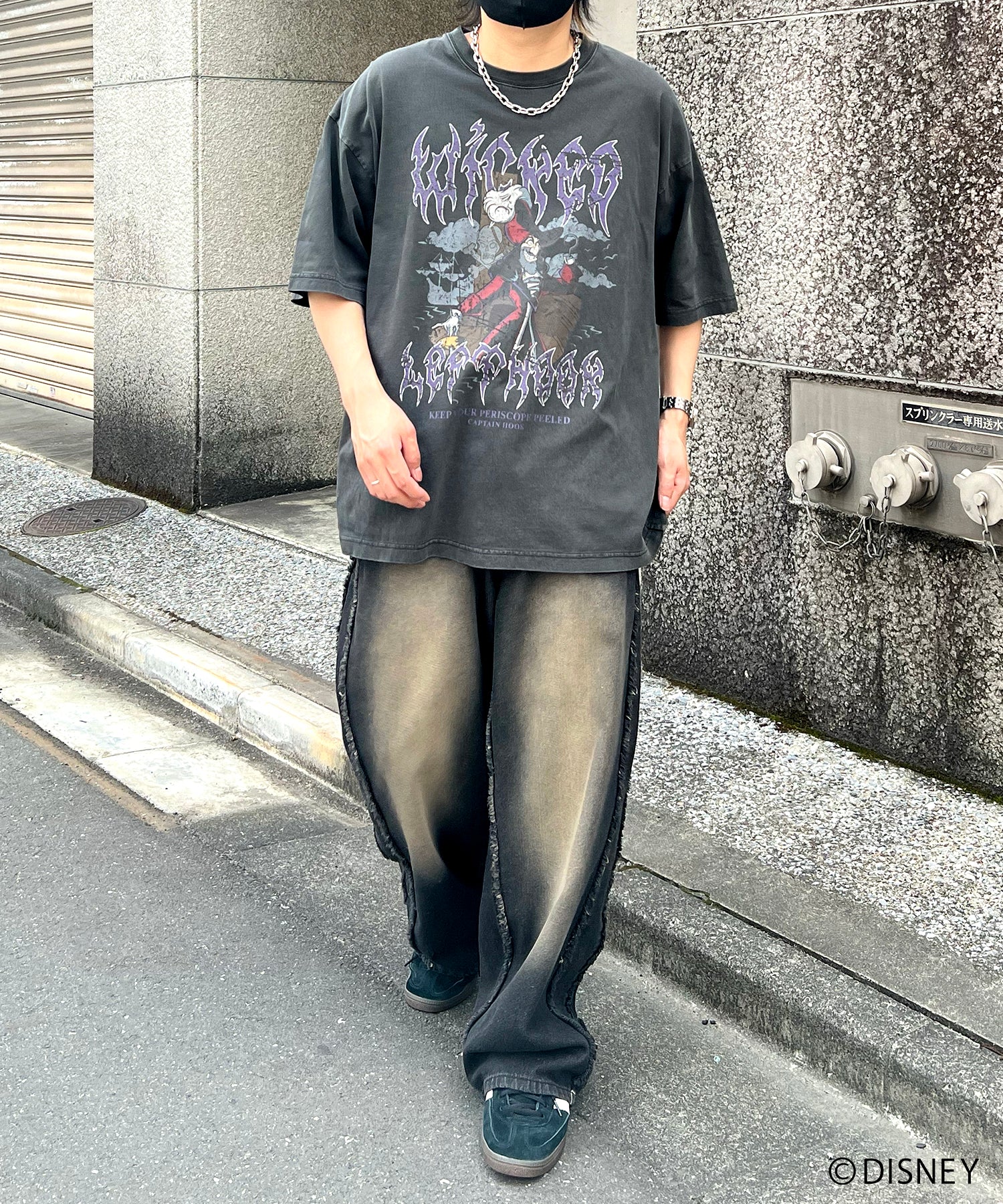 【Disney Villains / ディズニーヴィランズ】CAPTAIN FOOK / フック船長 ヴィンテージライク ピグメント加工 ビッグシルエット 半袖プリントTシャツ