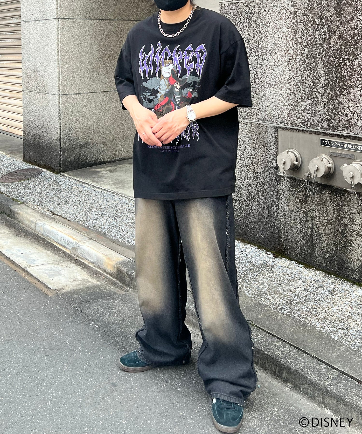 【Disney Villains / ディズニーヴィランズ】CAPTAIN FOOK / フック船長 ヴィンテージライク ピグメント加工 ビッグシルエット 半袖プリントTシャツ