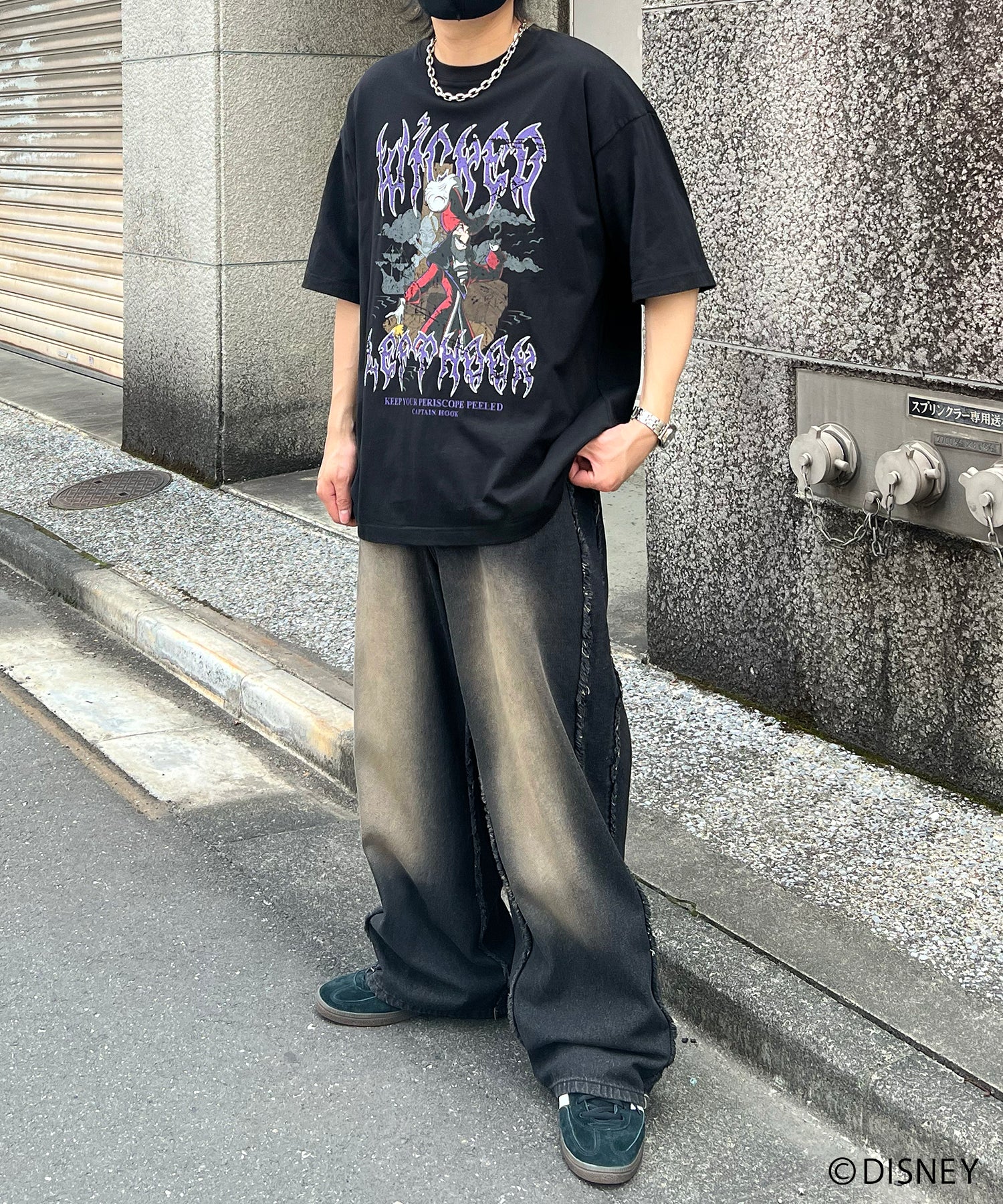 【Disney Villains / ディズニーヴィランズ】CAPTAIN FOOK / フック船長 ヴィンテージライク ピグメント加工 ビッグシルエット 半袖プリントTシャツ