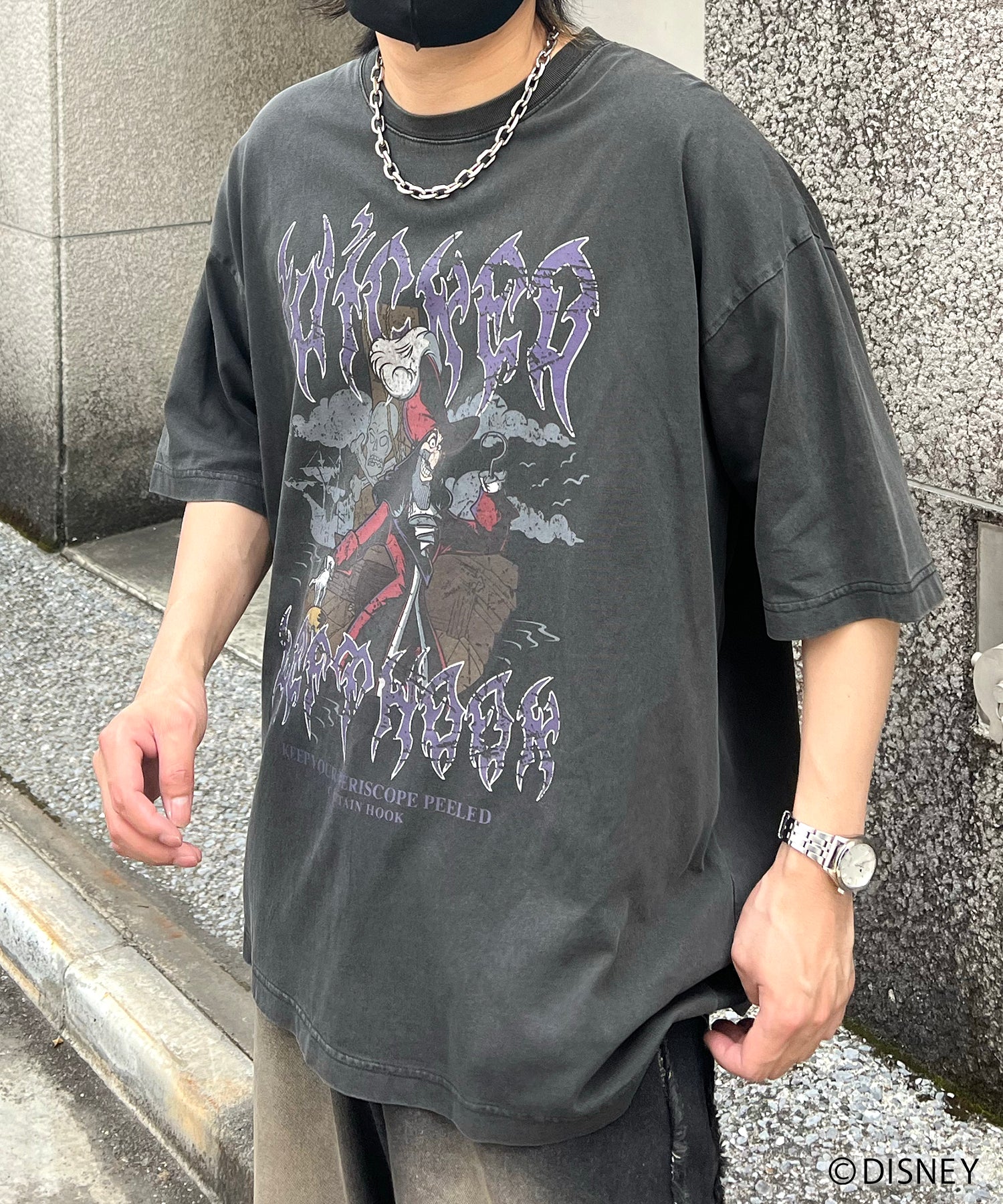 【Disney Villains / ディズニーヴィランズ】CAPTAIN FOOK / フック船長 ヴィンテージライク ピグメント加工 ビッグシルエット 半袖プリントTシャツ